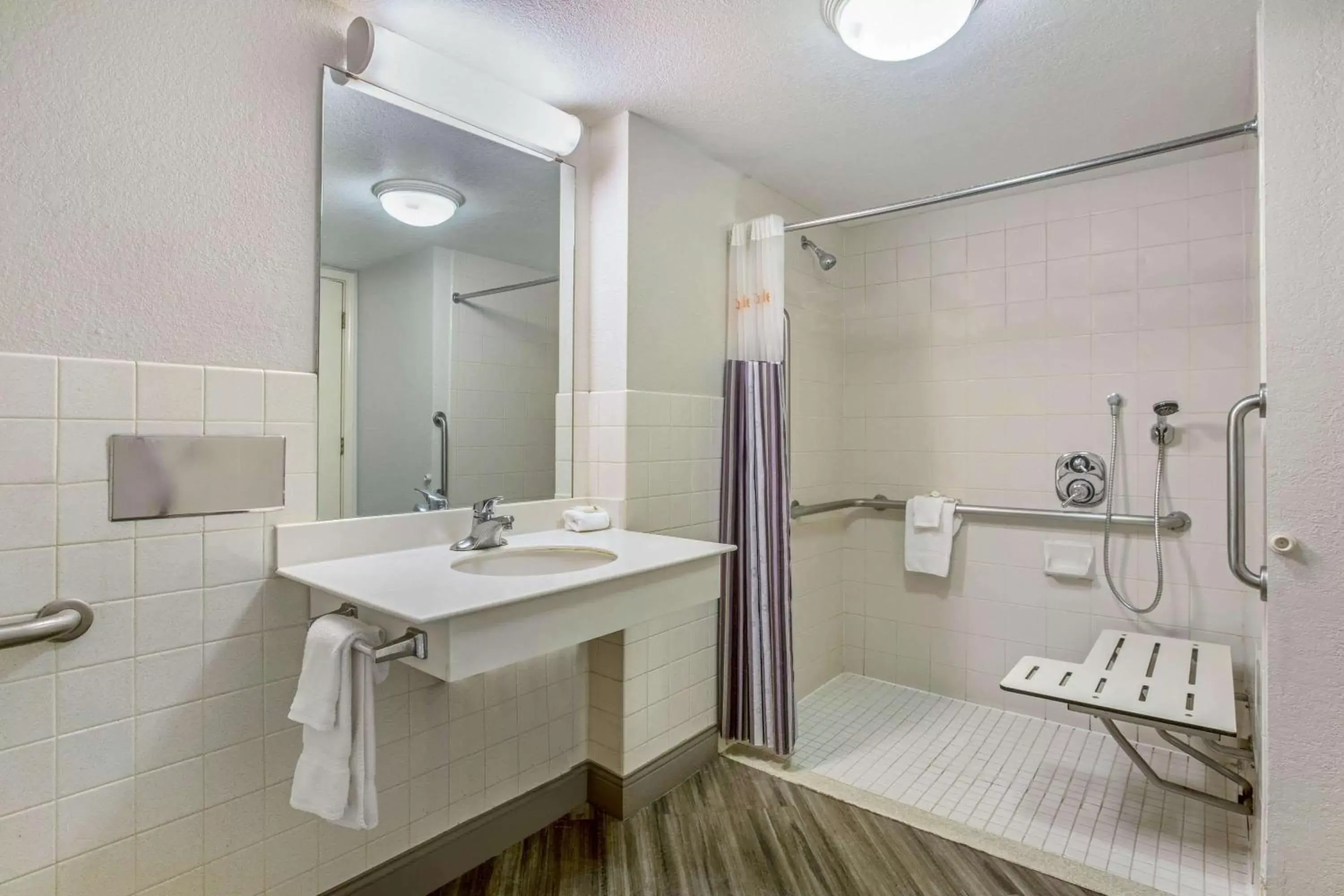 Shower, Bathroom in La Quinta Inn by Wyndham Fresno Yosemite