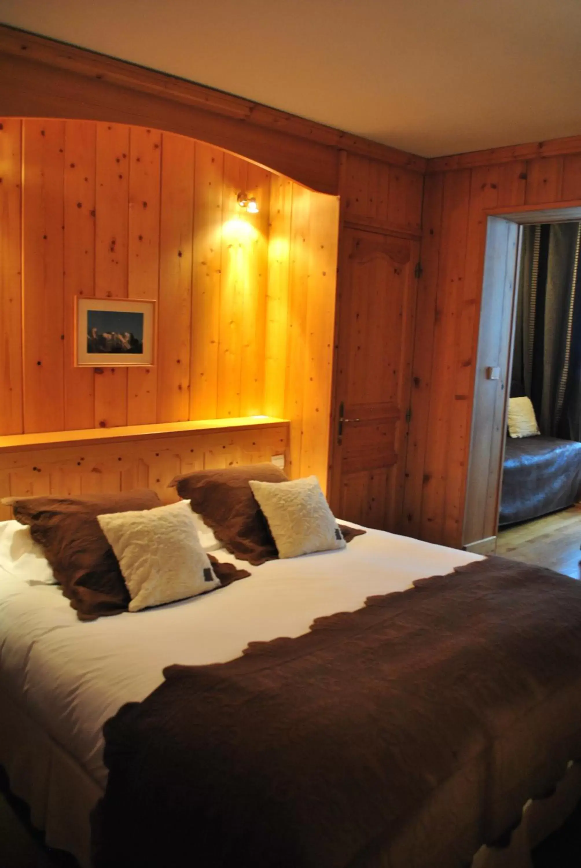 Bedroom, Bed in Hôtel Le Jeu de Paume