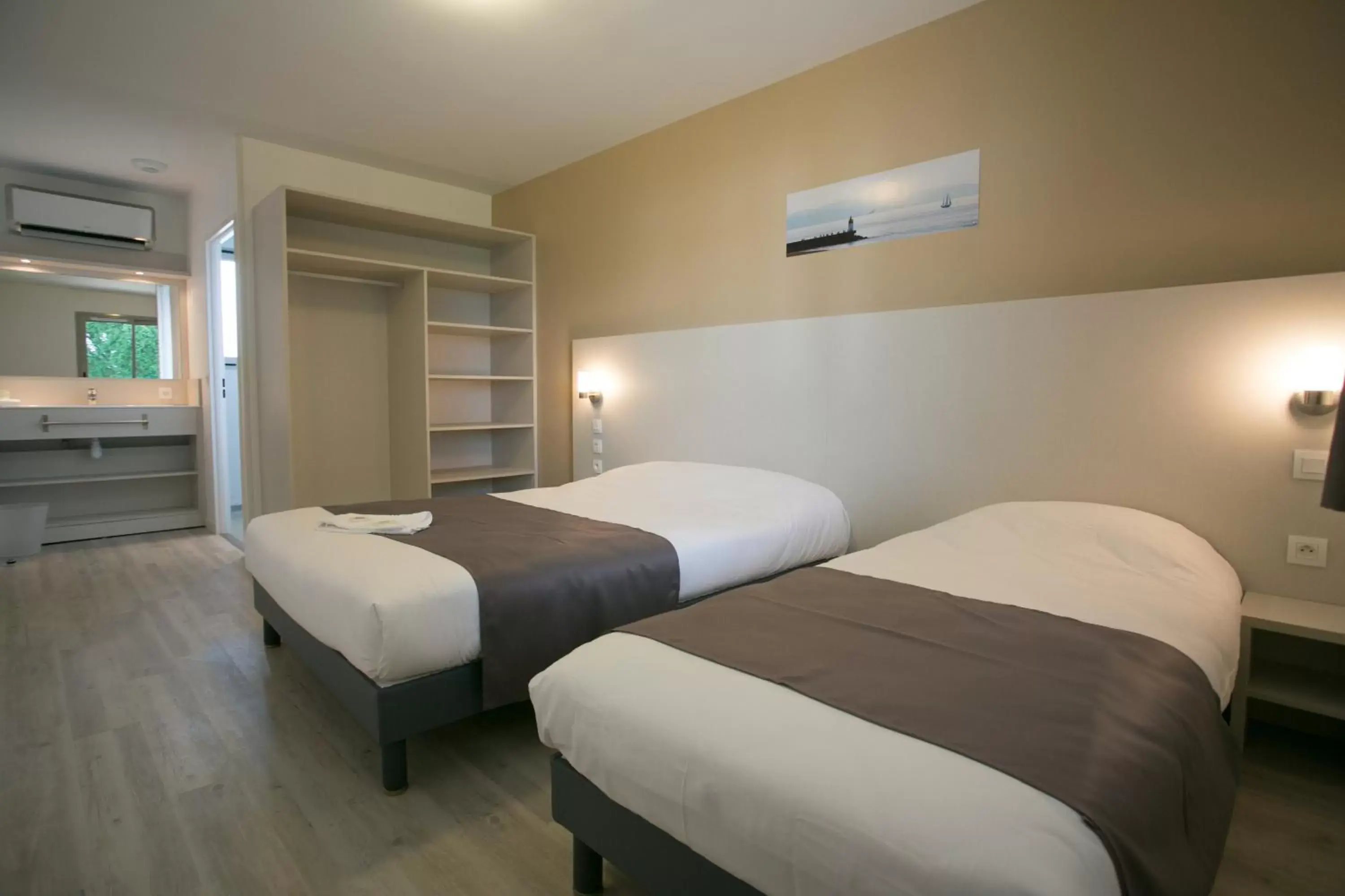 Photo of the whole room, Bed in Motel des Landes