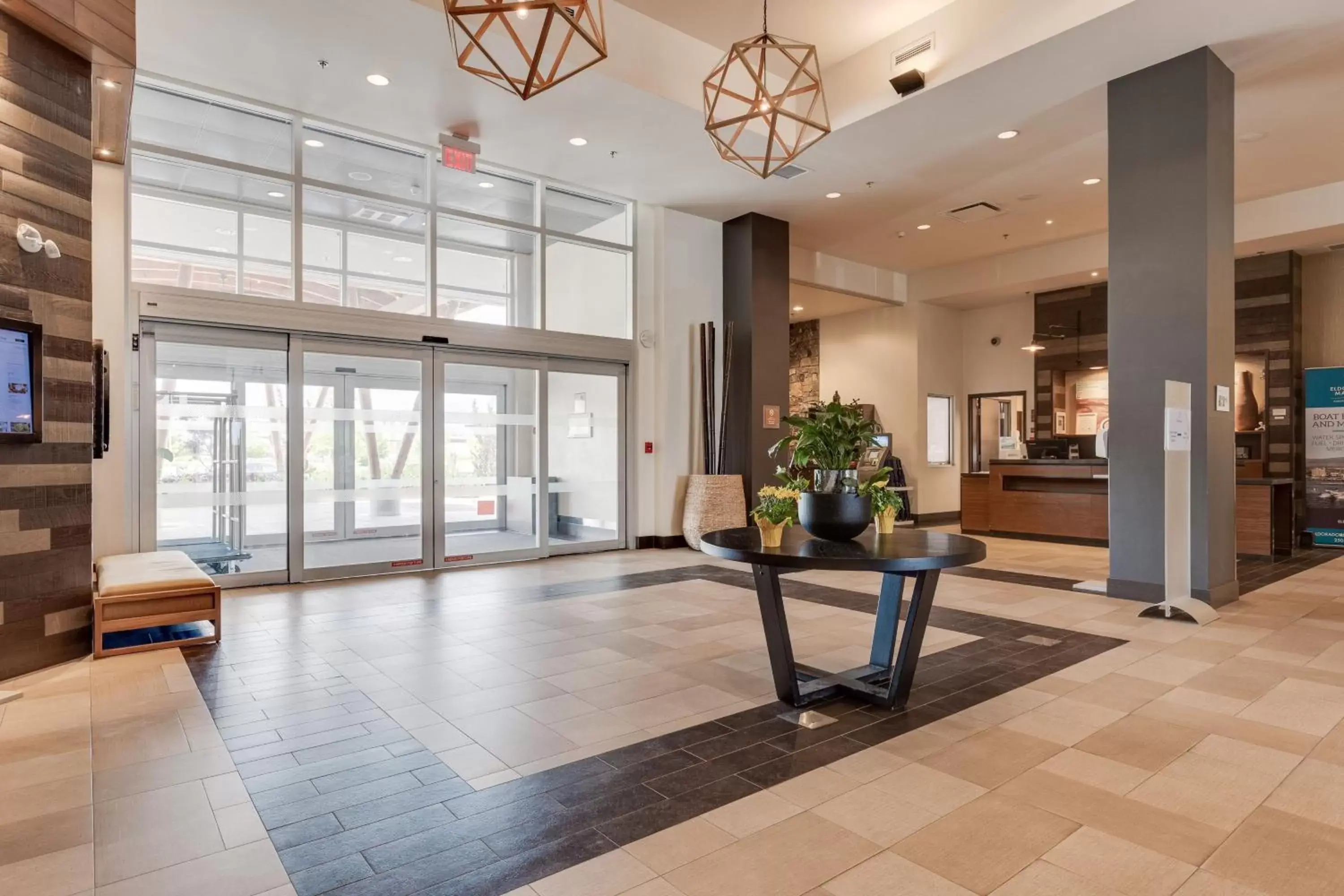 Lobby or reception, Lobby/Reception in Four Points by Sheraton Kelowna Airport