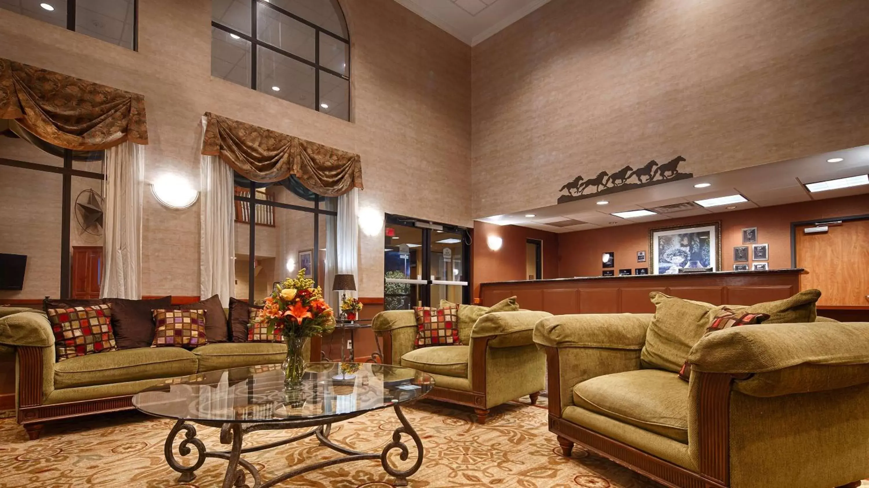Lobby or reception, Seating Area in Best Western Plus Graham Inn
