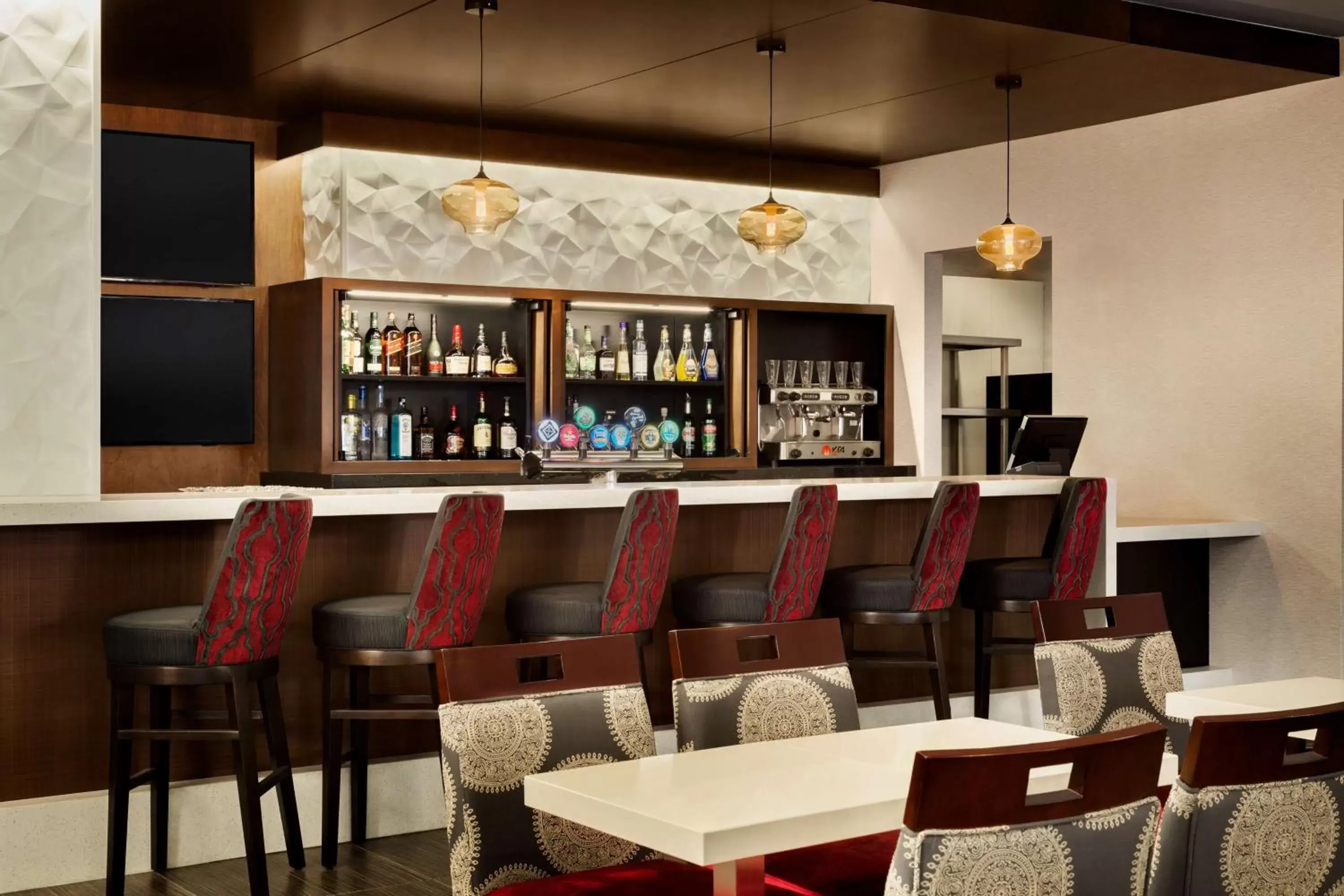 Lounge or bar, Lounge/Bar in DoubleTree by Hilton Hotel Toronto Airport West