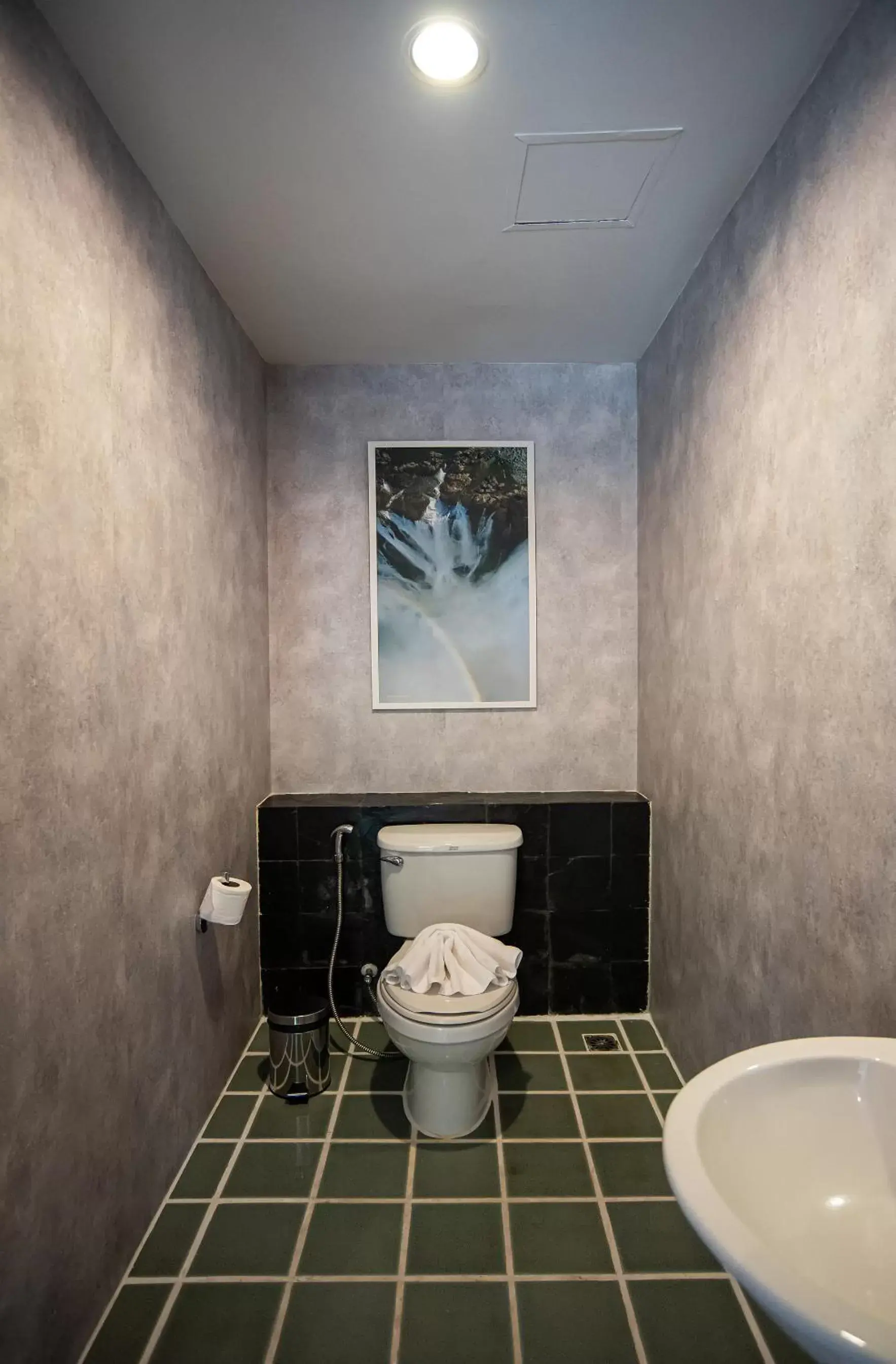 Toilet, Bathroom in Benviar Tonson Residence