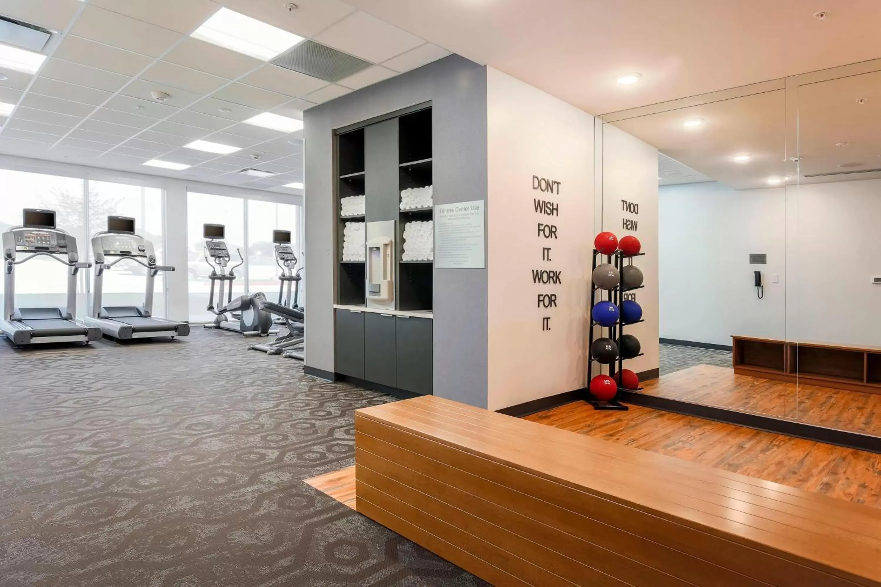 Fitness centre/facilities in Fairfield Inn & Suites by Marriott Decatur at Decatur Conference Center