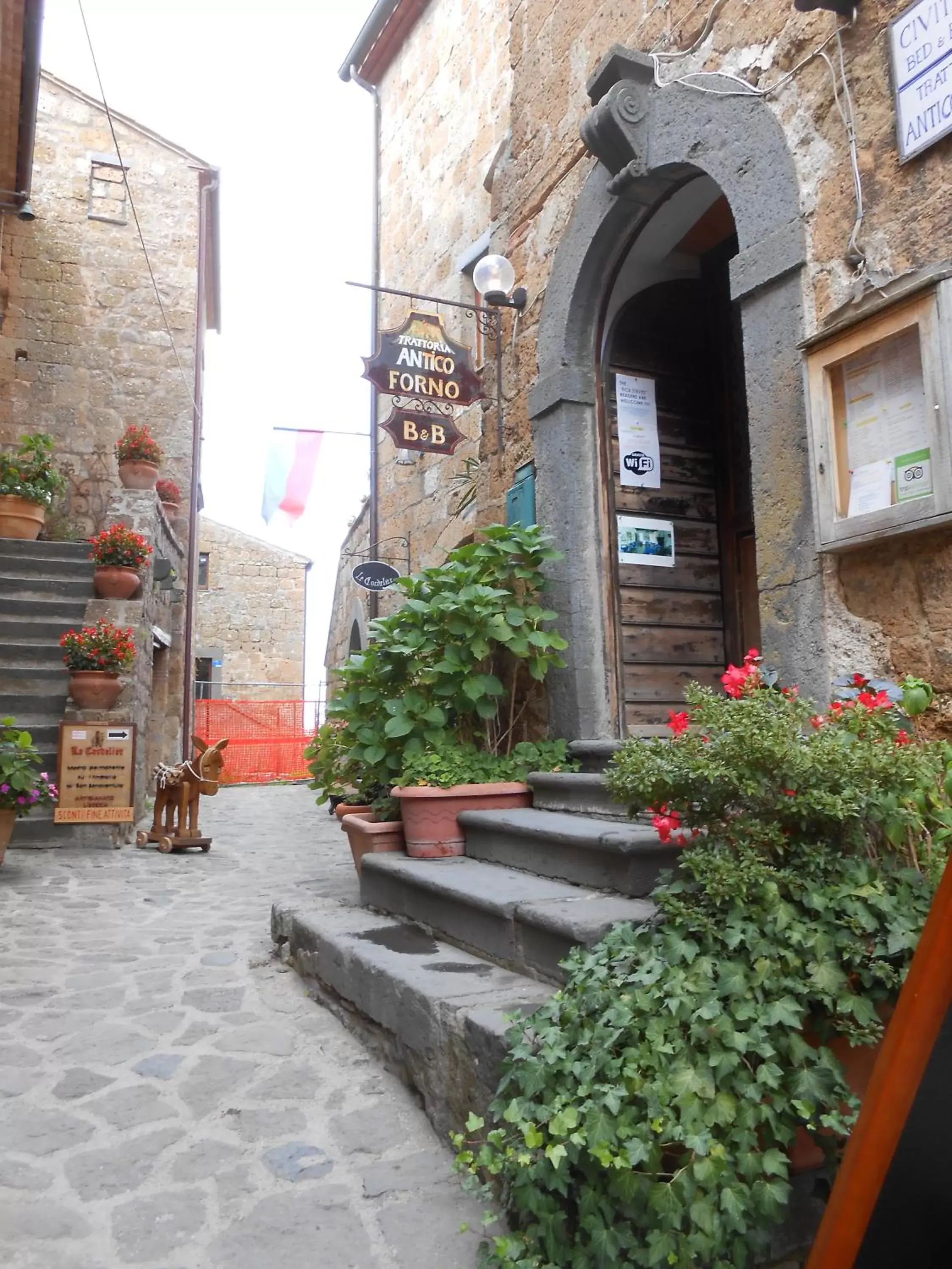 Facade/entrance in Civita B&B