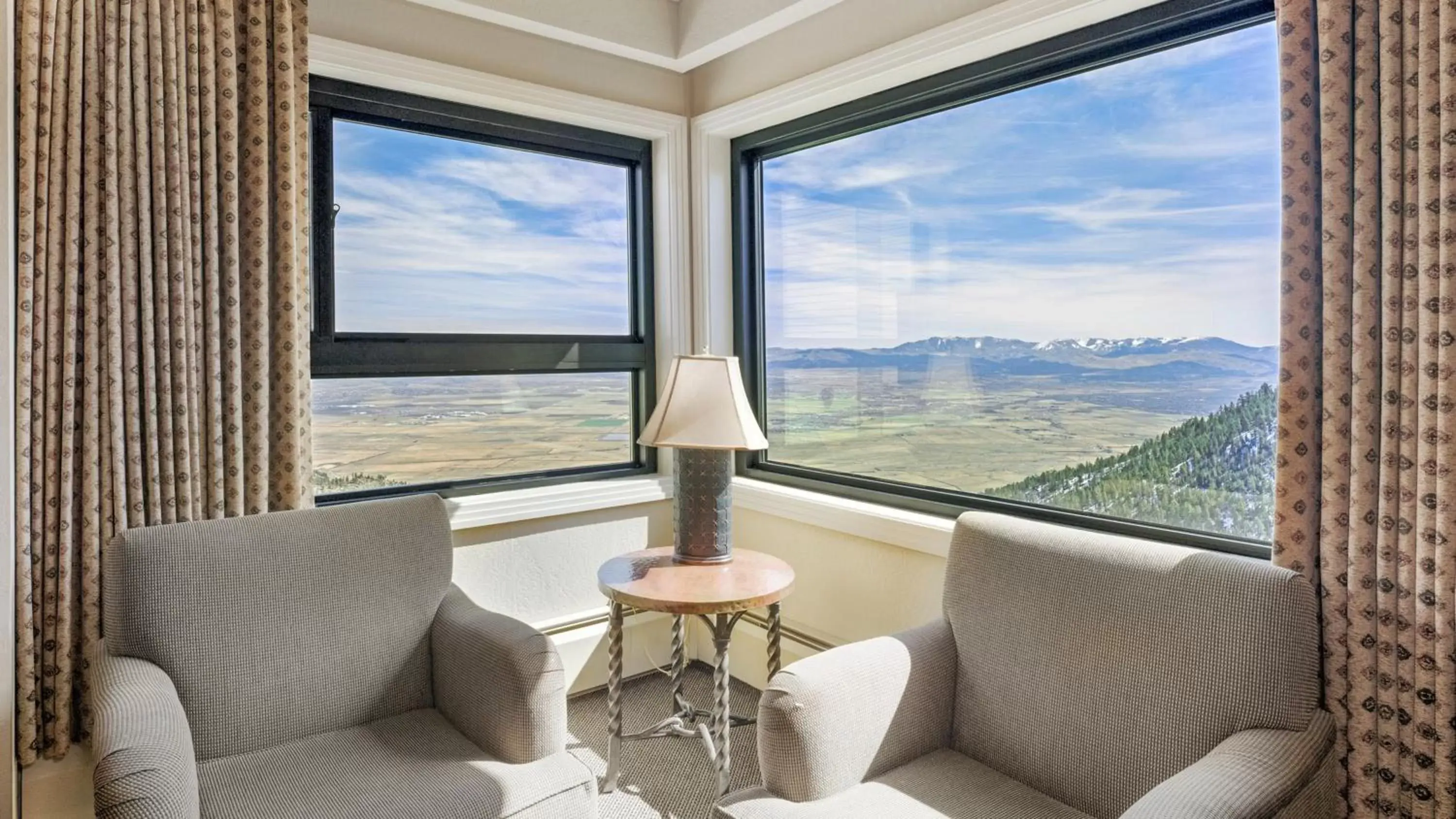 Photo of the whole room, Seating Area in Holiday Inn Club Vacations - Tahoe Ridge Resort, an IHG Hotel