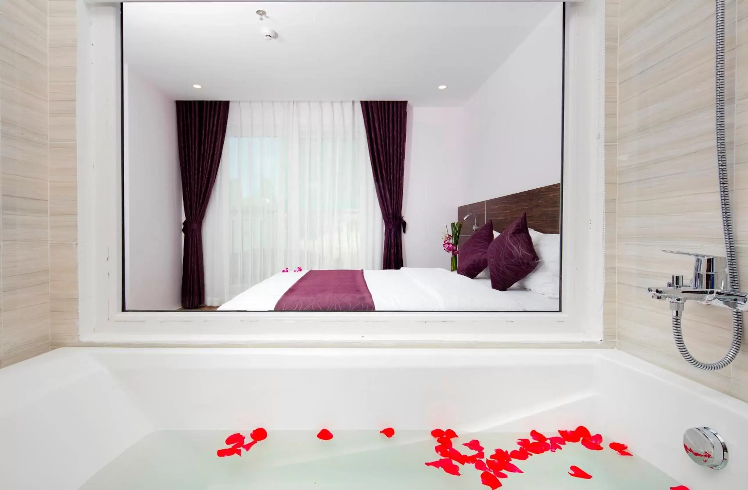 Photo of the whole room, Bathroom in Balcony Nha Trang Hotel