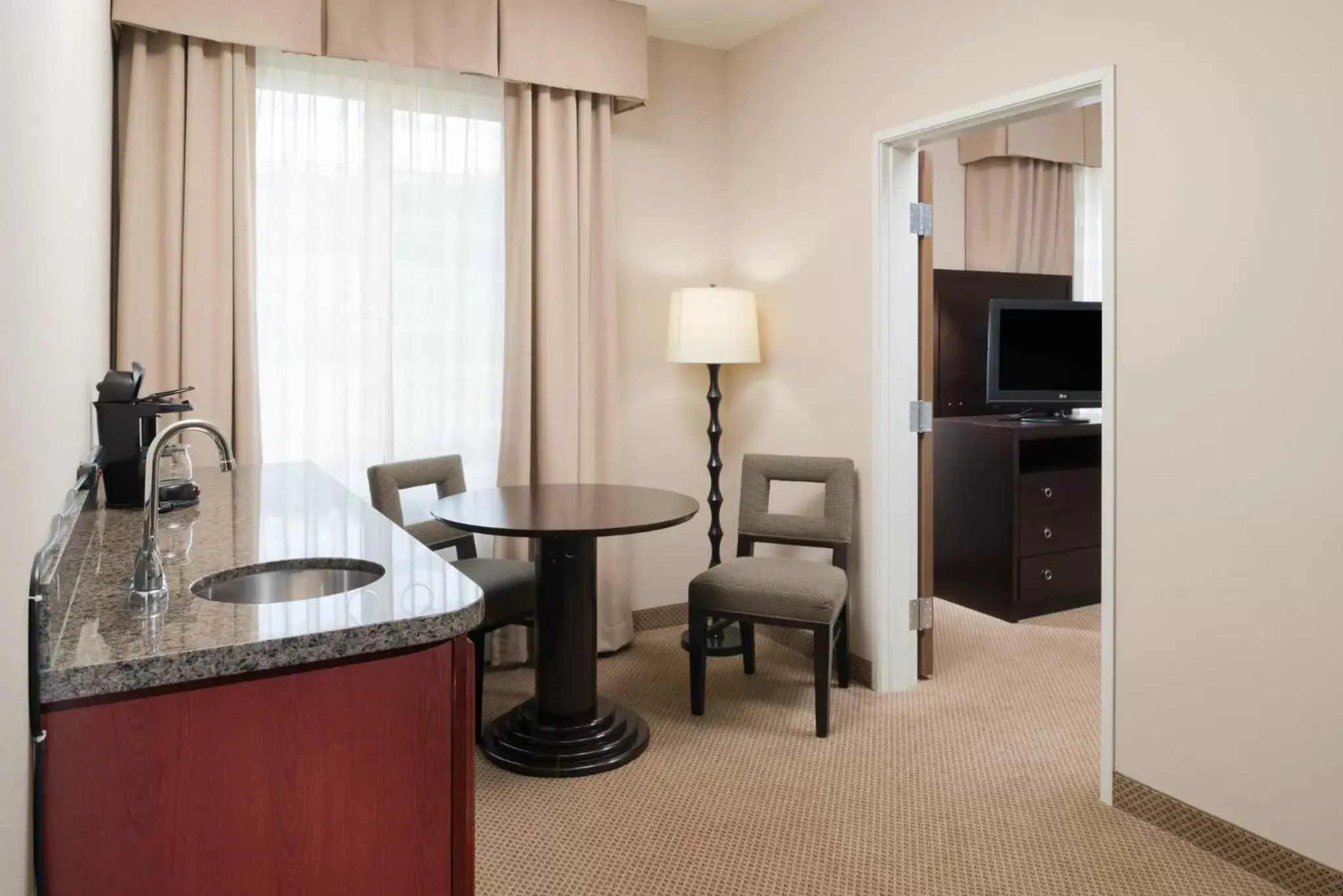Photo of the whole room, Kitchen/Kitchenette in Holiday Inn Express Hotel & Suites North Sequim, an IHG Hotel