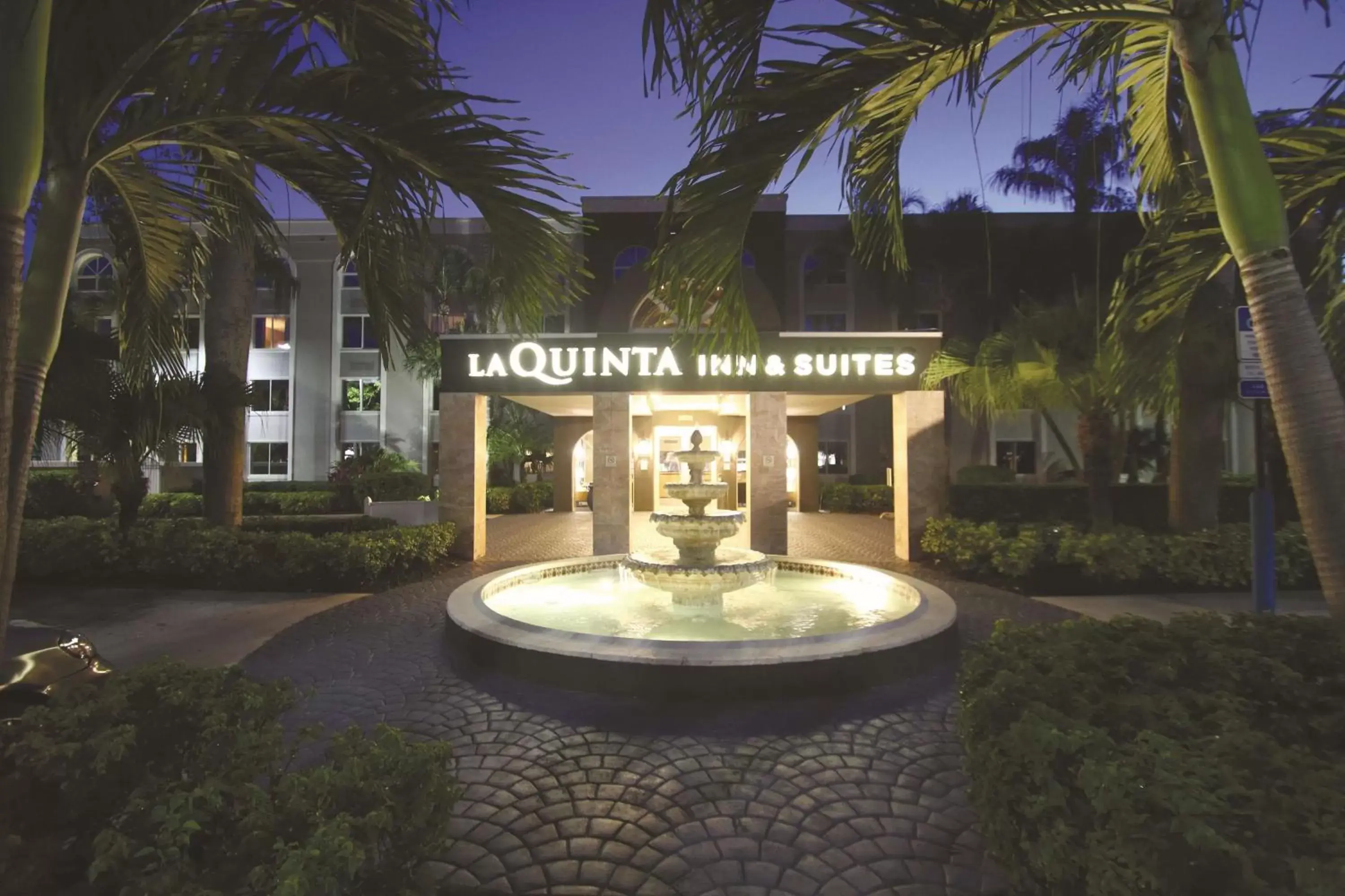 Property building in La Quinta by Wyndham Coral Springs South