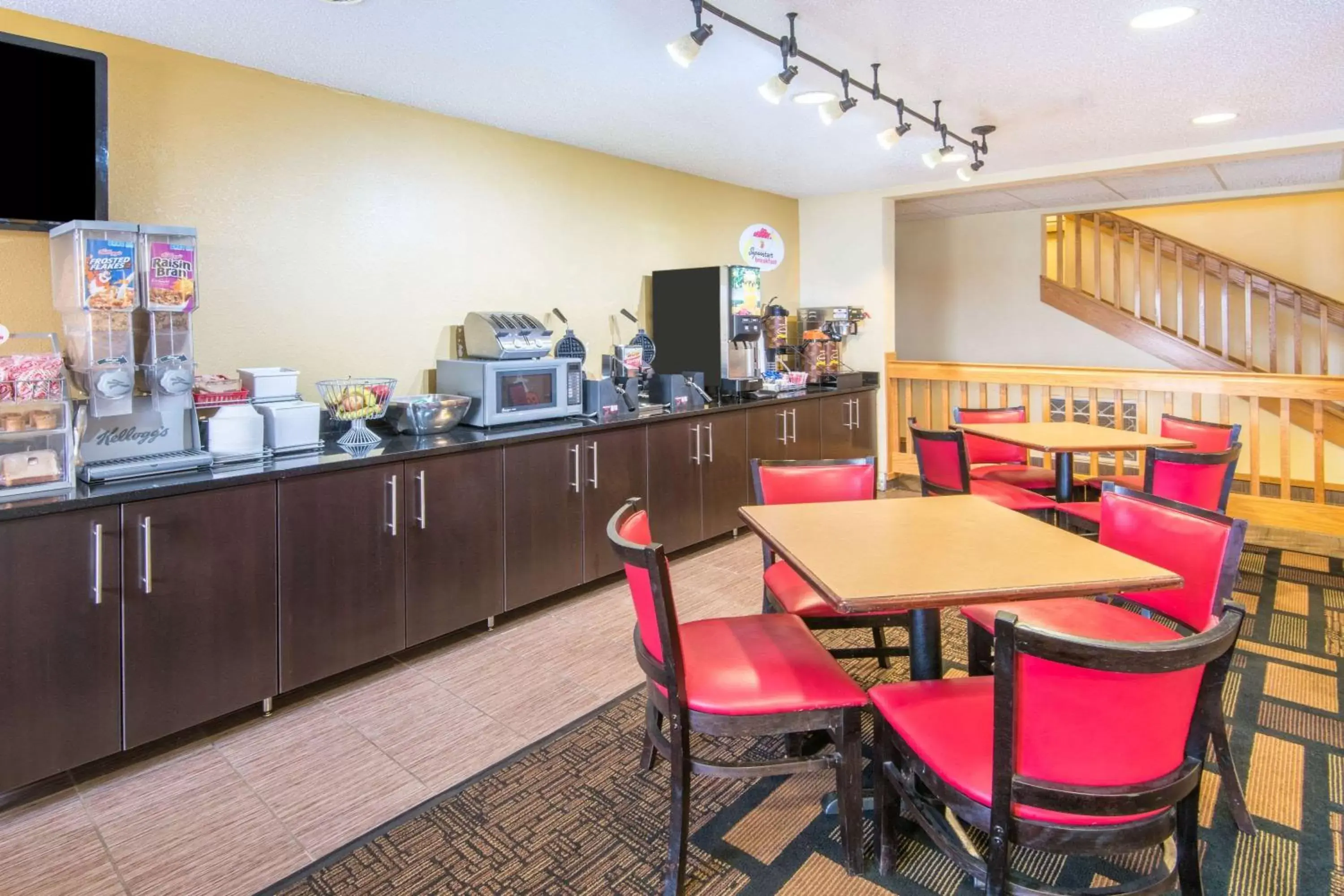 Restaurant/places to eat in Super 8 by Wyndham Medina Restaurant/places to eat in Super 8 by Wyndham Medina