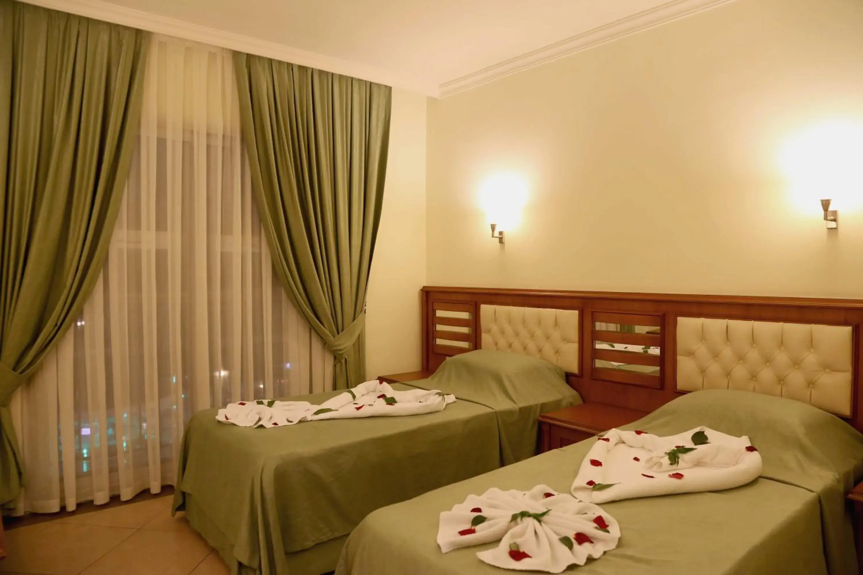 Bed in Club Karakas Apart Otel