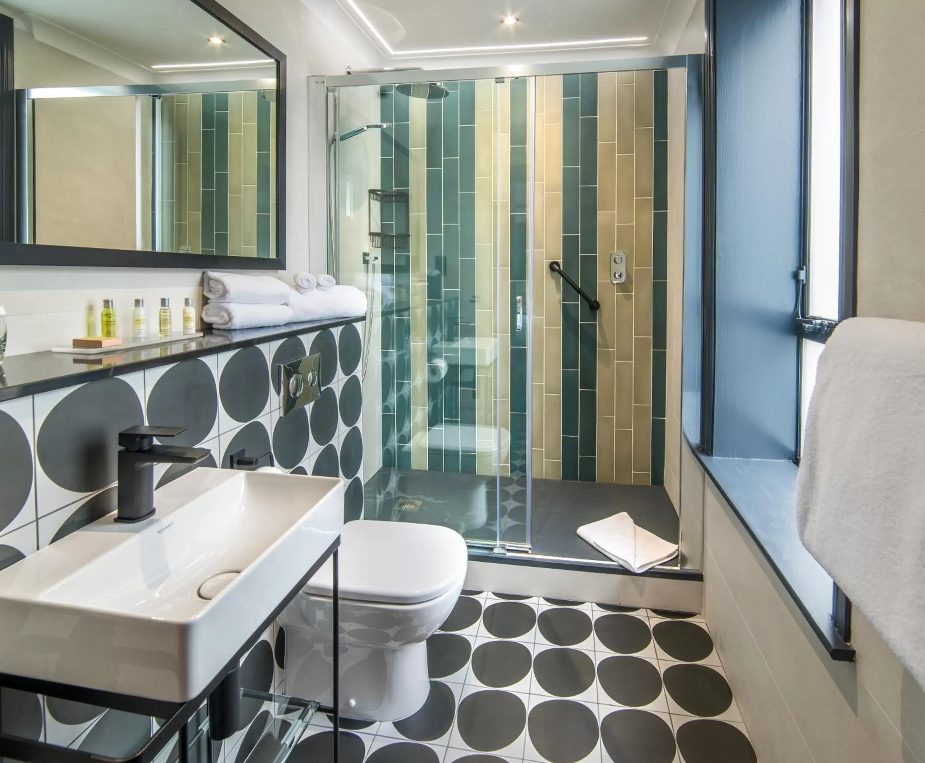 Shower, Bathroom in Arthaus Hotel