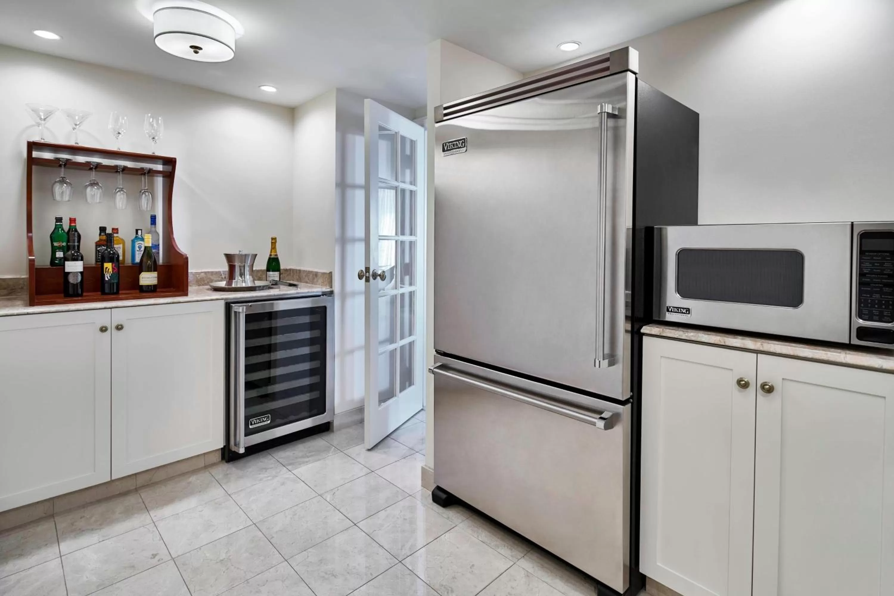Kitchen or kitchenette in The Whitley, a Luxury Collection Hotel, Atlanta Buckhead