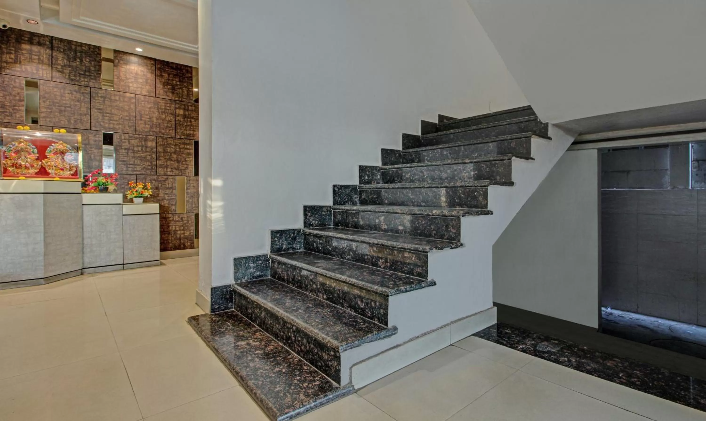 Lobby or reception in Treebo Glassotel Near Ruby Hospital