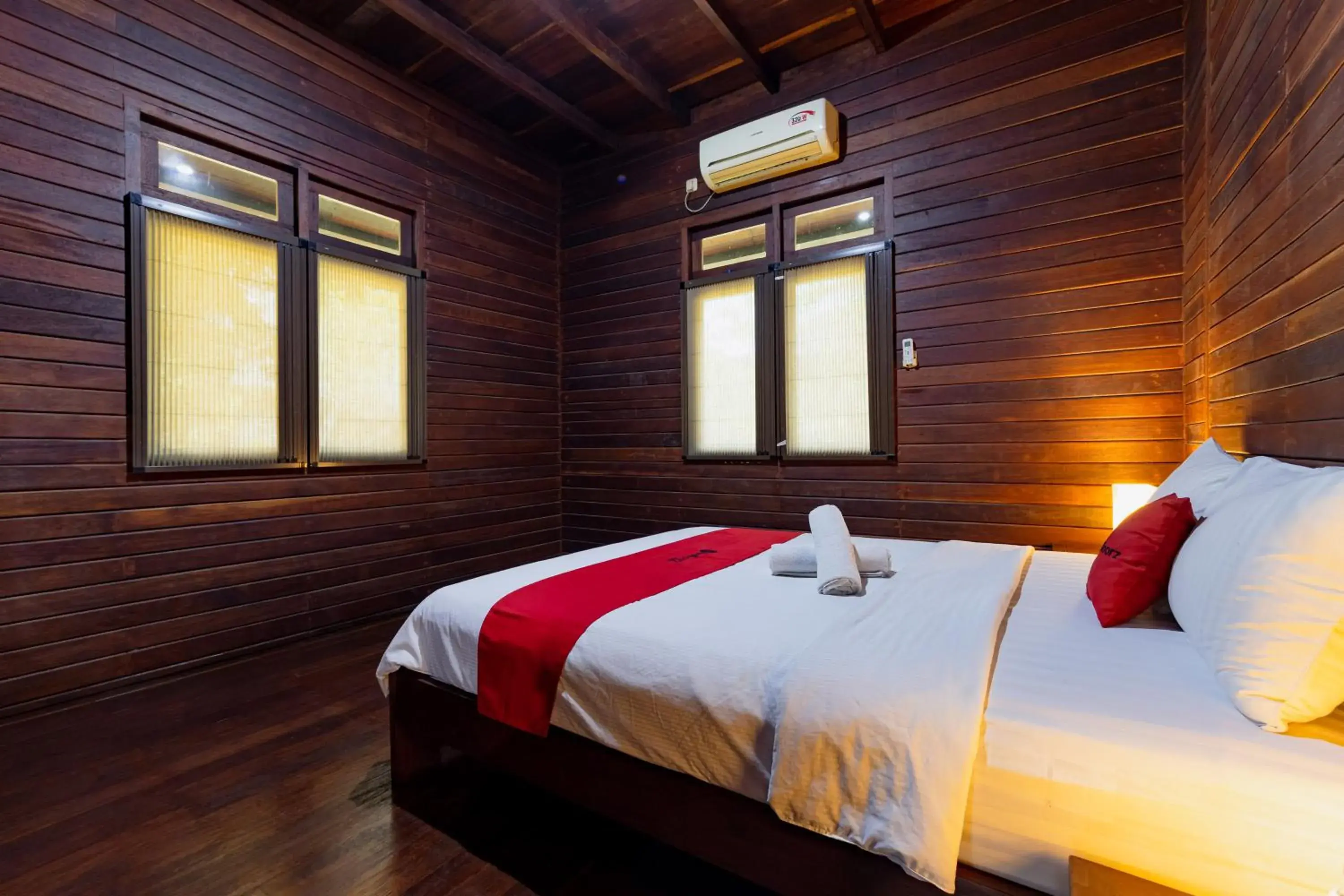 Bedroom, Bed in RedDoorz Resort @ Taman Wisata Mangrove