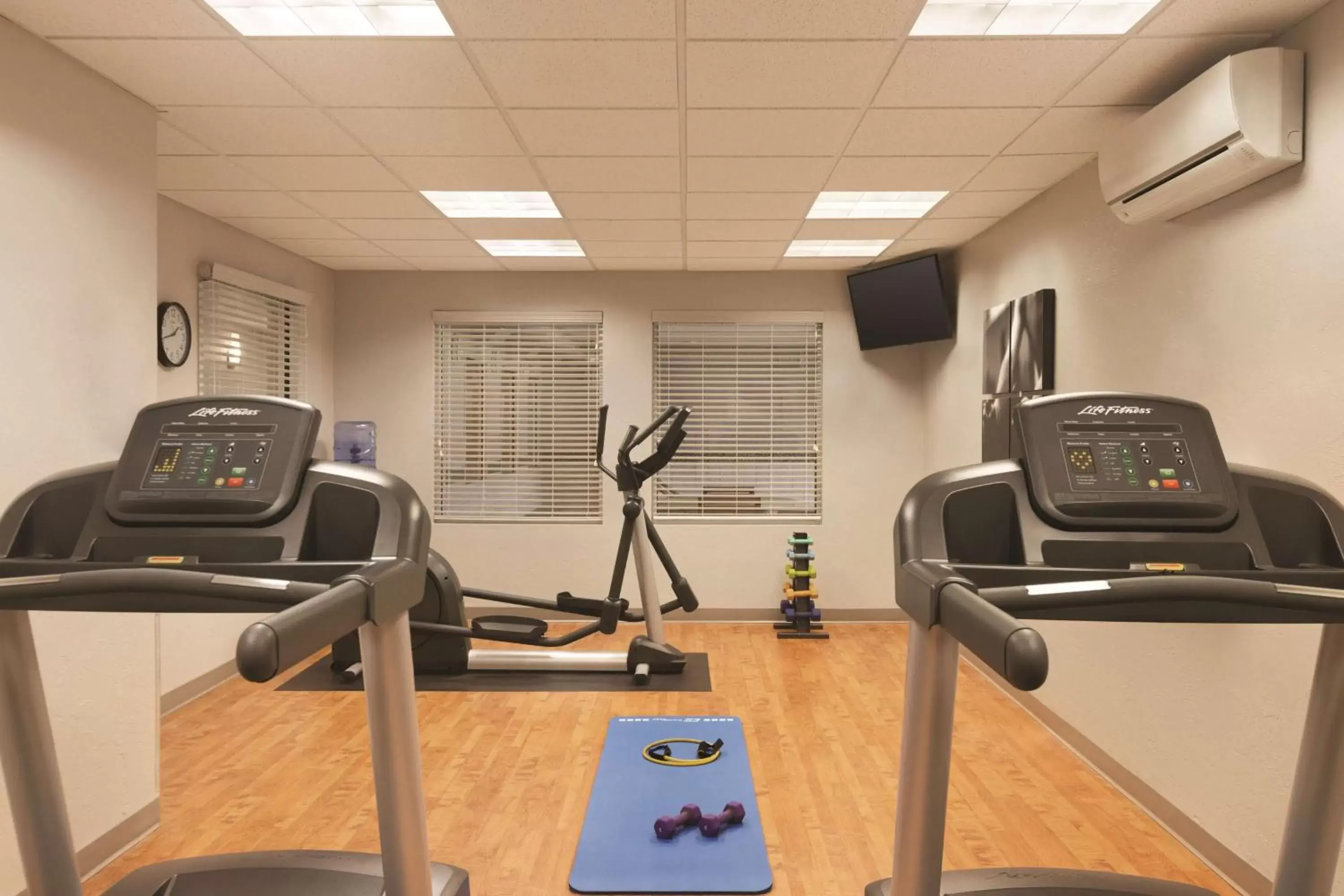 Activities, Fitness Center/Facilities in Country Inn & Suites by Radisson, Green Bay North, WI