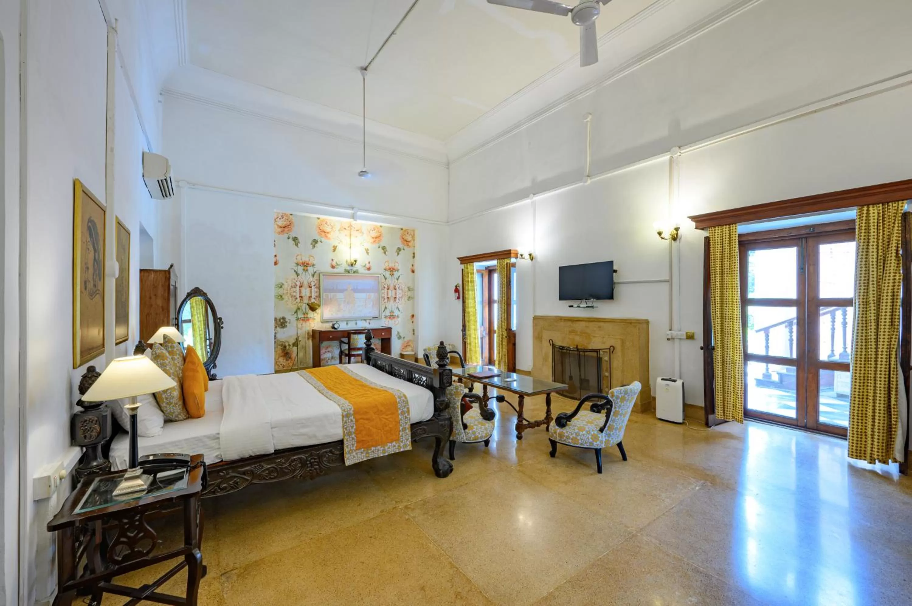 Bed in Neemrana's - Baradari Palace