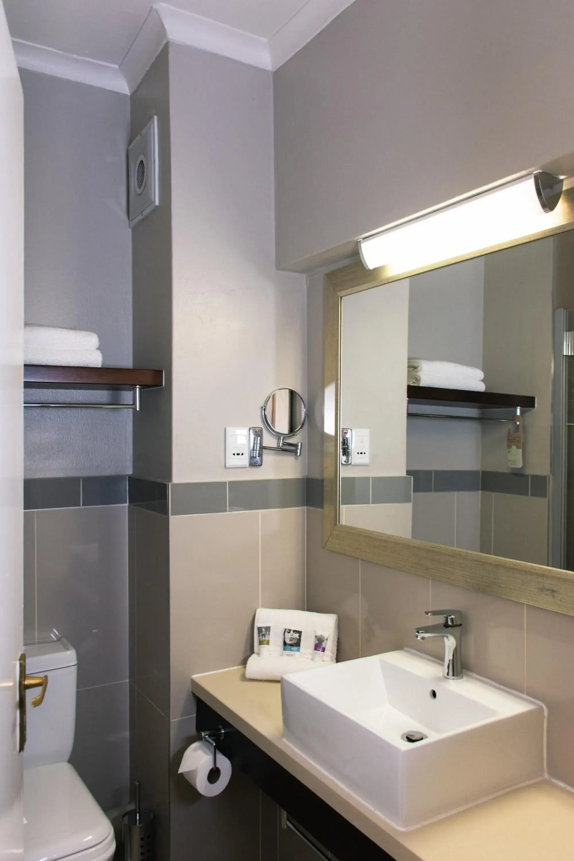 Shower, Bathroom in Mercure Johannesburg Midrand