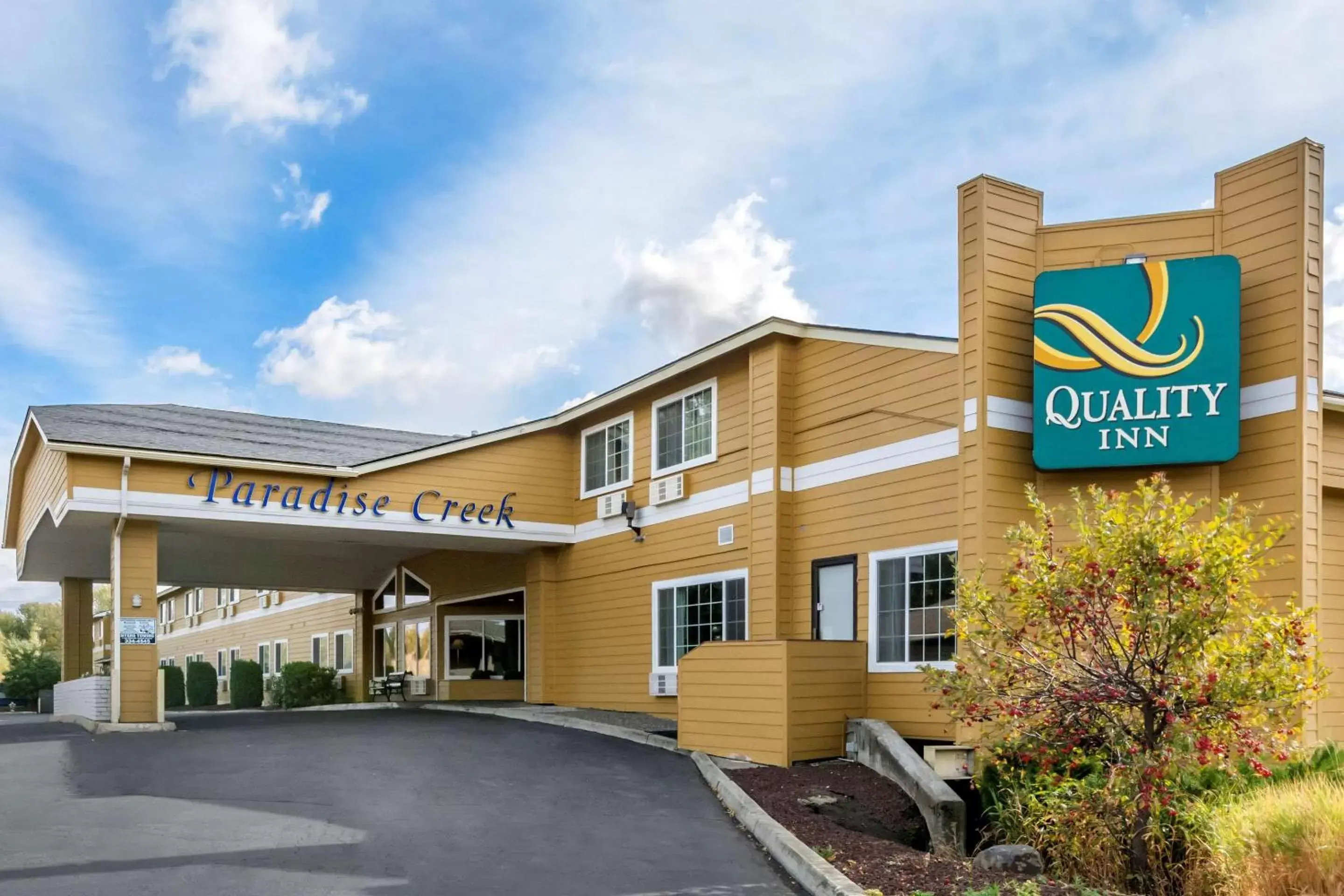 Property Building in Quality Inn Paradise Creek