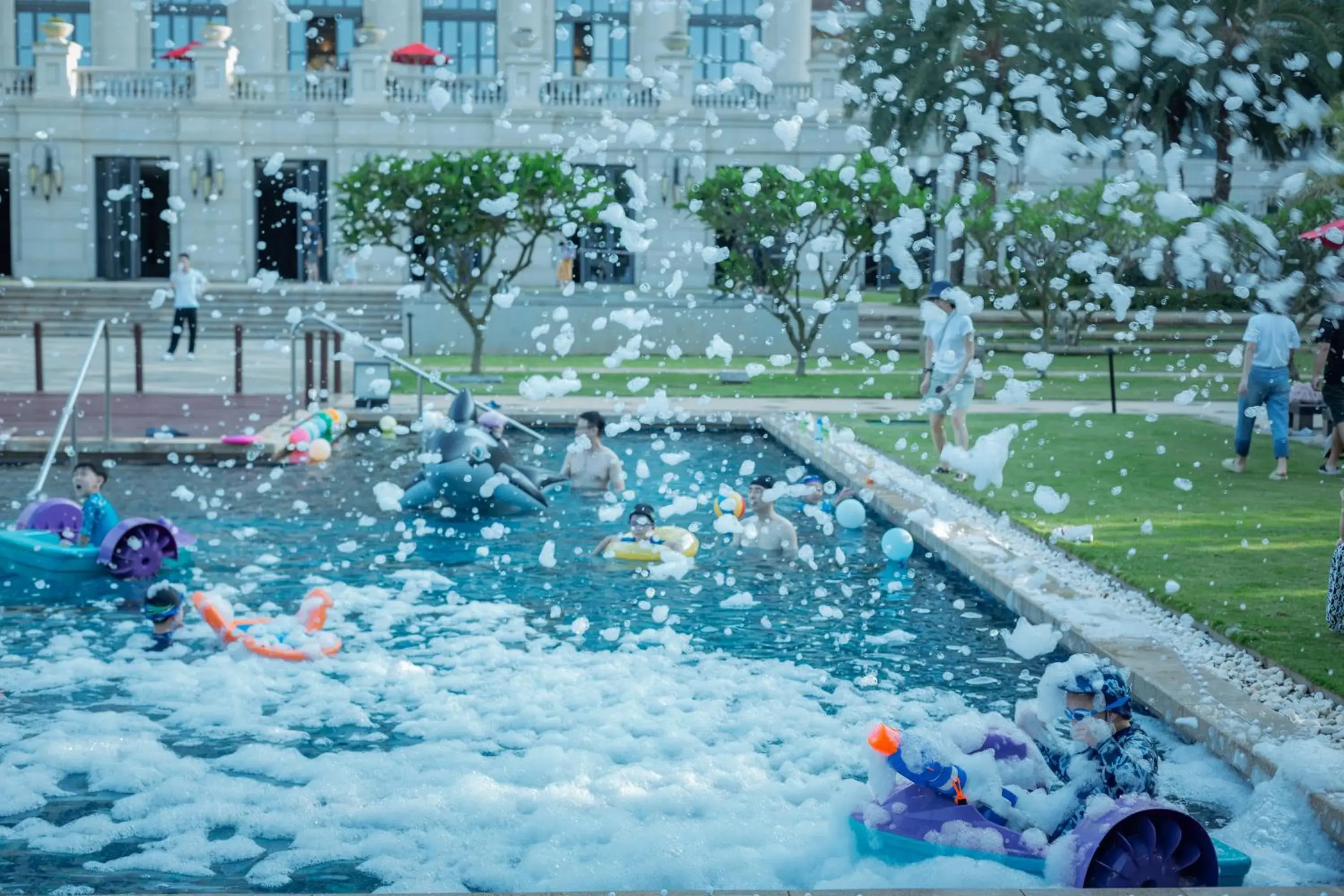 Swimming pool in Hilton Haikou Meilan - Beachfront Hotel Swimming pool in Hilton Haikou Meilan - Beachfront Hotel