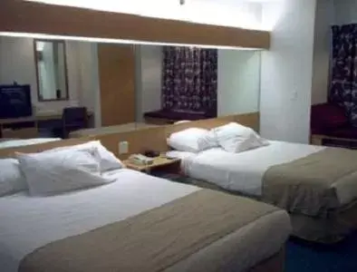 Bed in Quality Inn