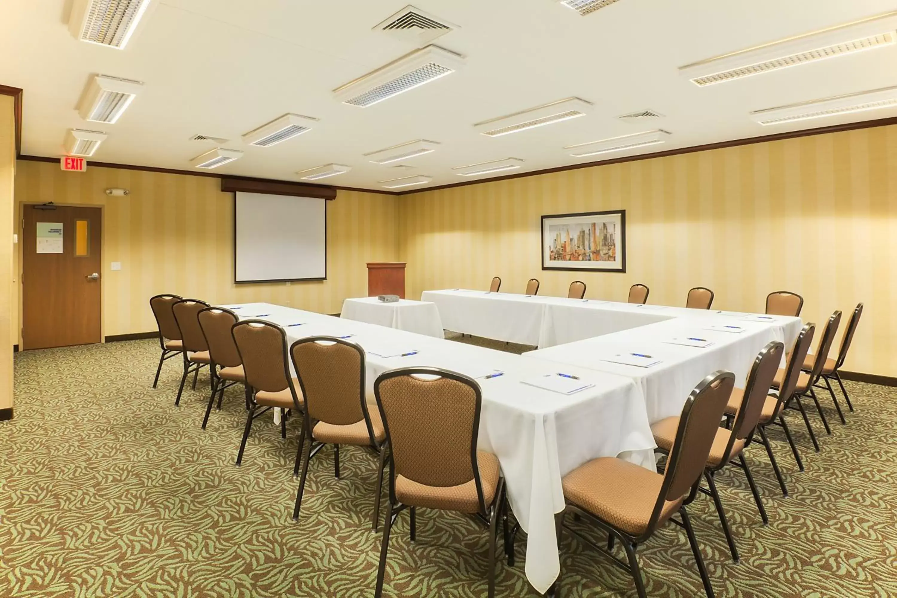 Meeting/conference room in Holiday Inn Express Hotel & Suites Sioux Falls At Empire Mall, an IHG Hotel