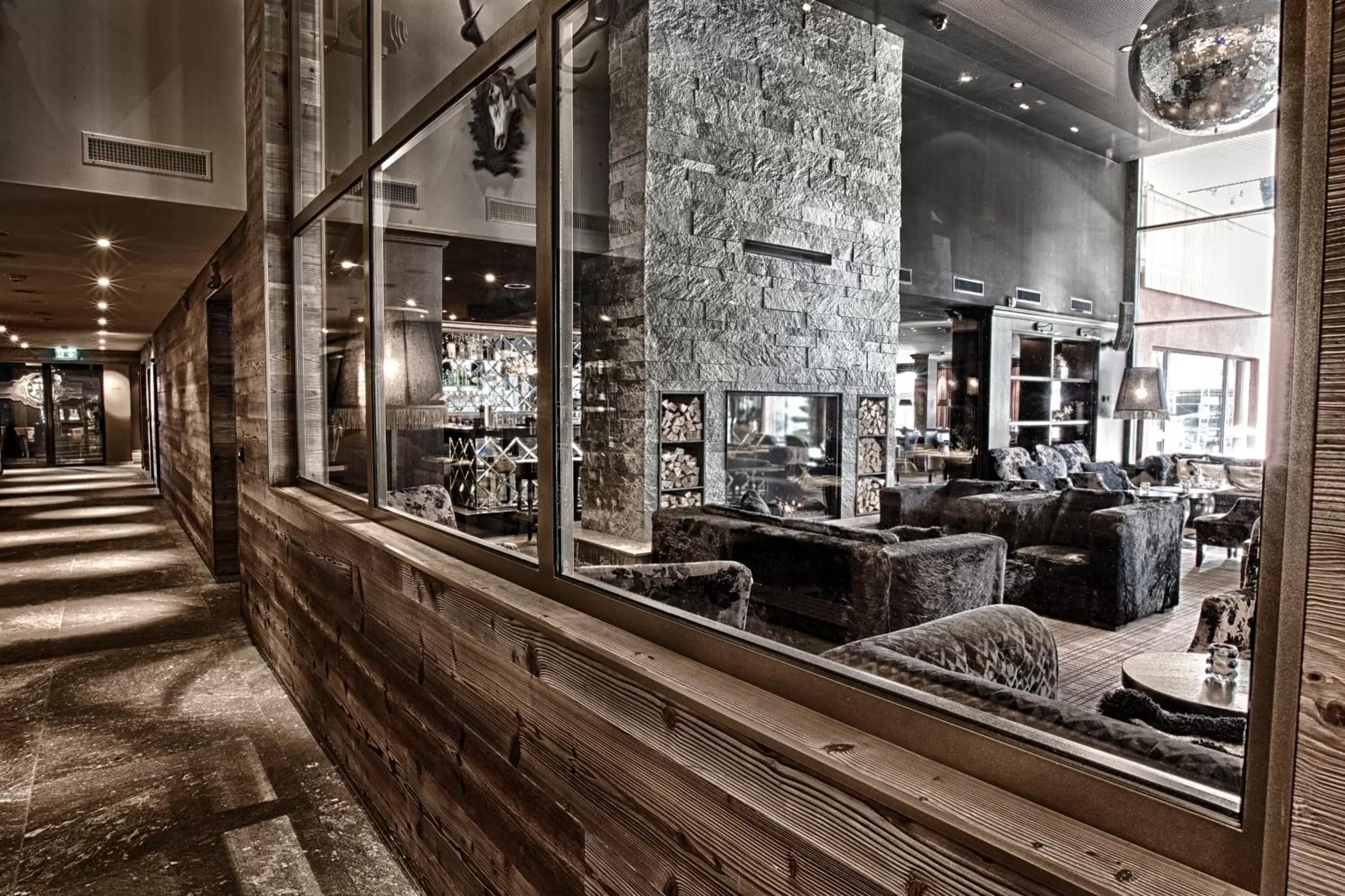 Lounge or bar in Grischa - Das Hotel Davos