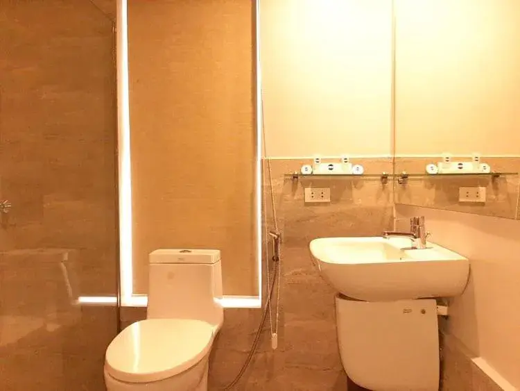 Bathroom in 1A Express Hotel