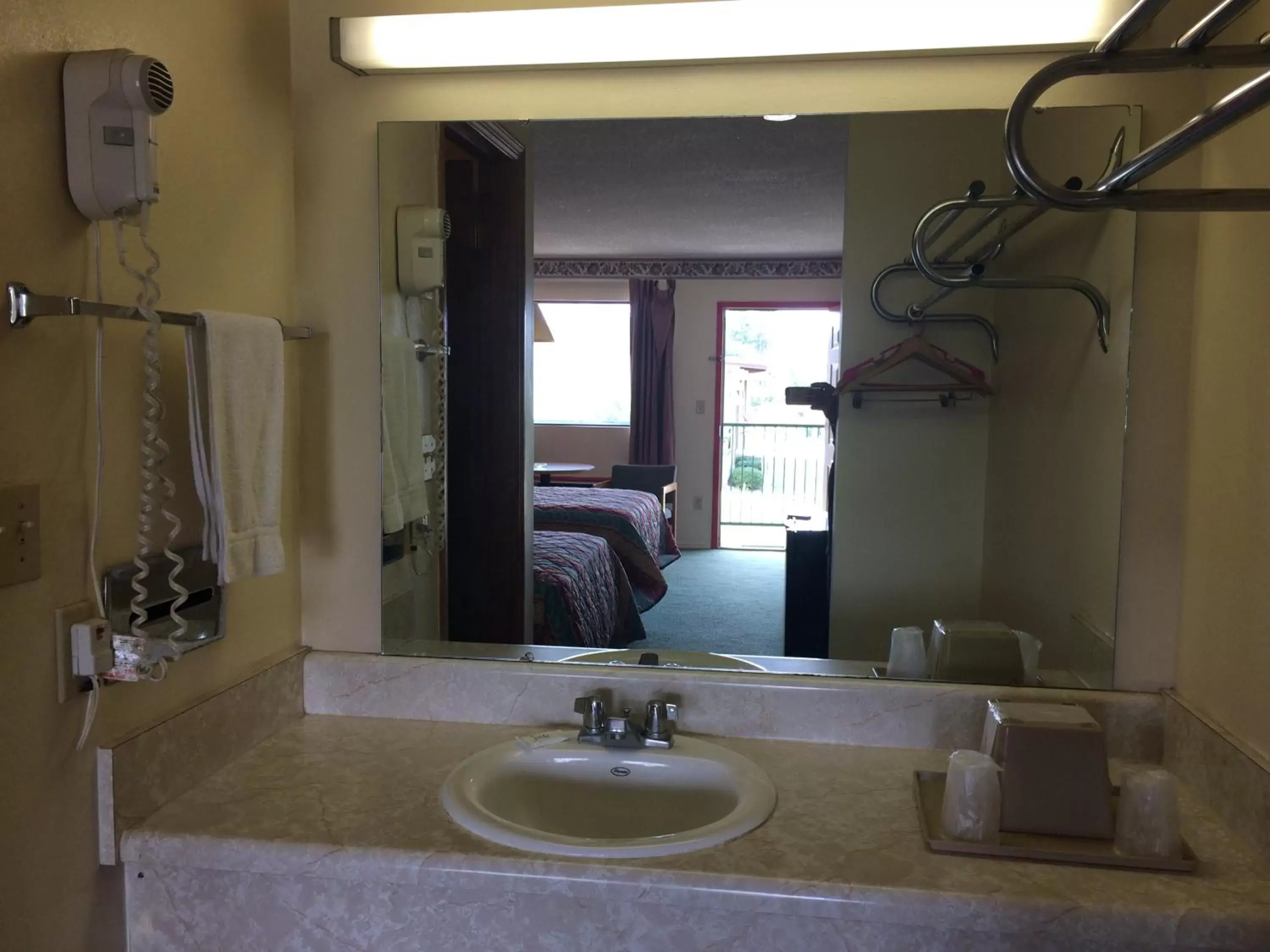 Bathroom in Western Motel - Camilla