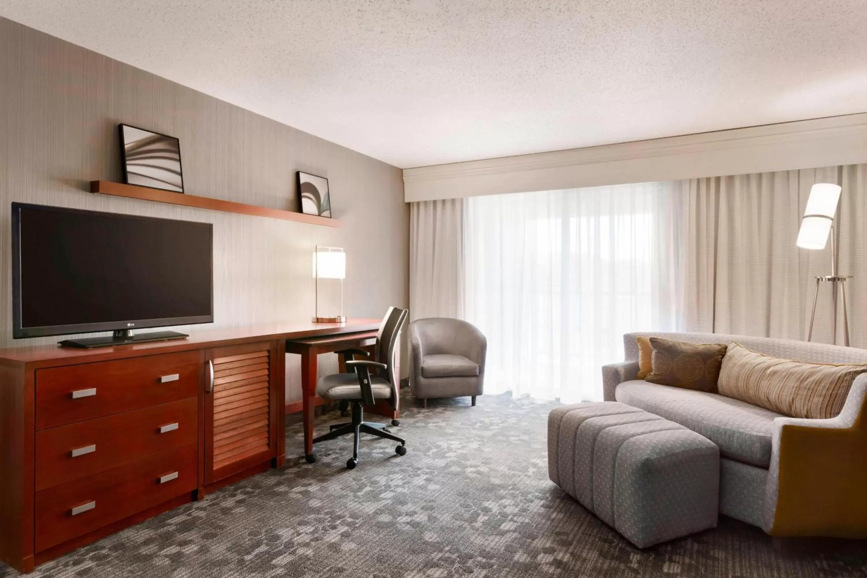 Photo of the whole room, Seating Area in Courtyard by Marriott Bloomington Normal