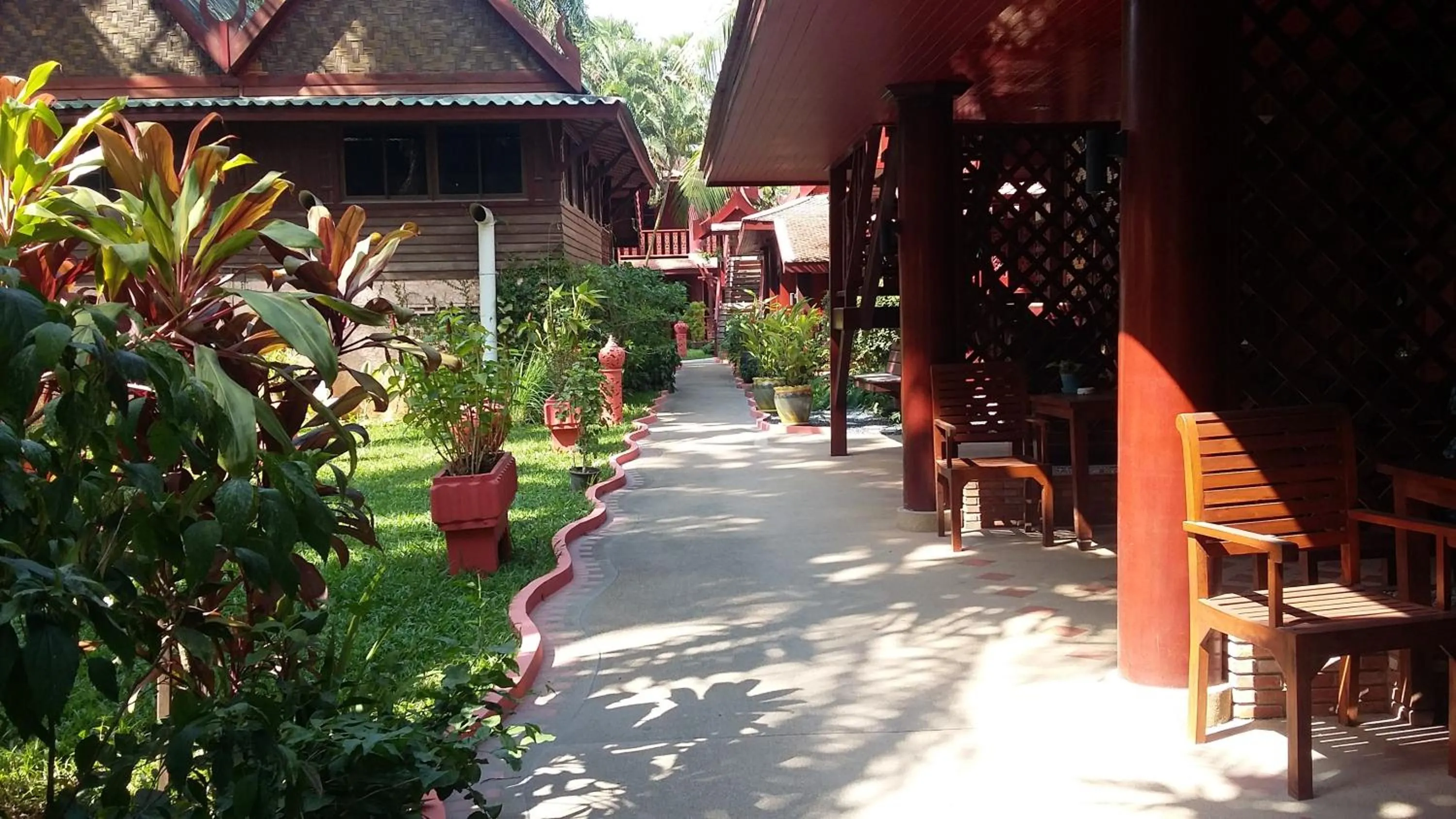 Balcony/Terrace in Royal Phawadee Village Patong - 2 Minutes walk to the beach