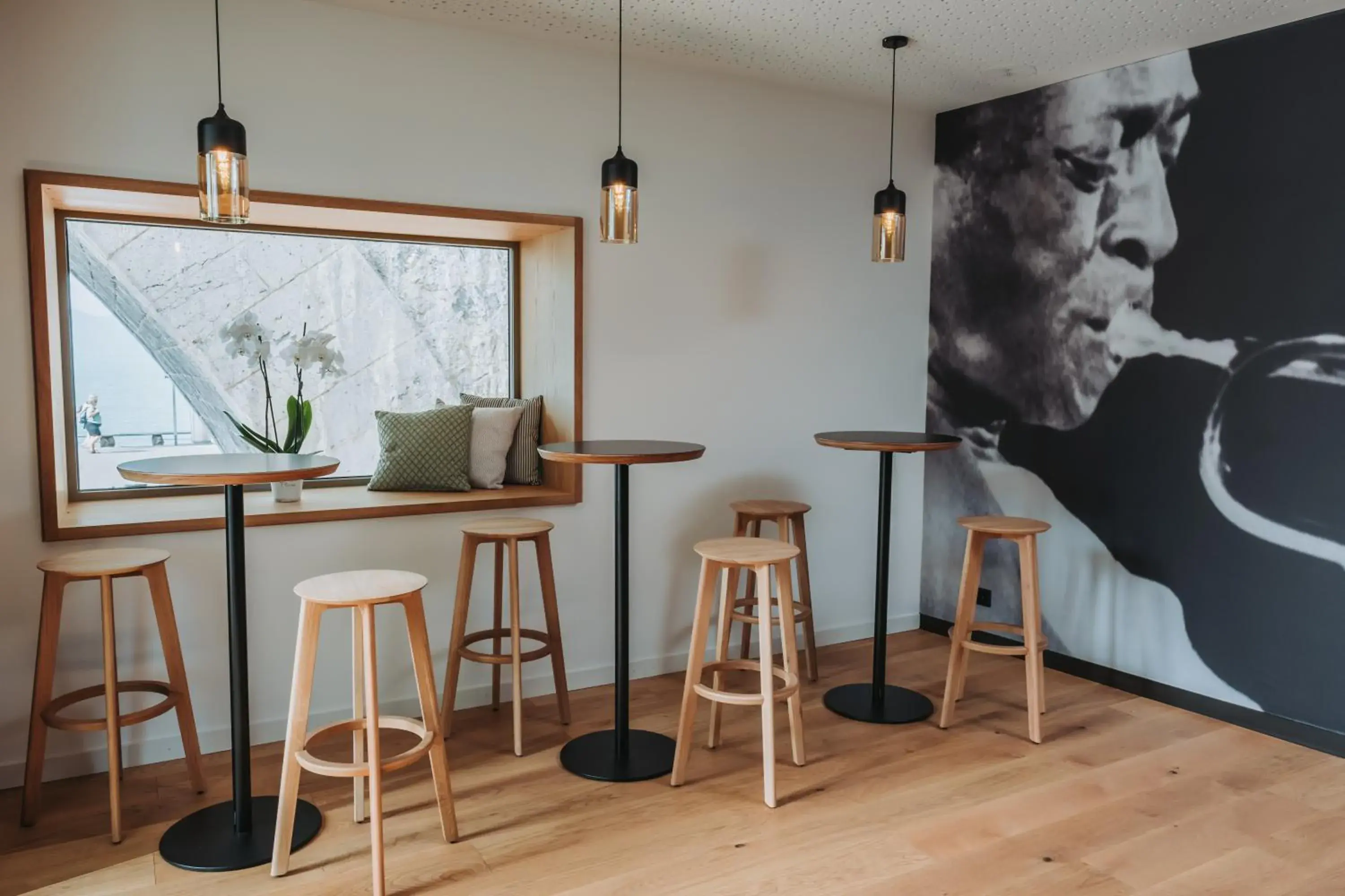 Restaurant/places to eat in Montreux Youth Hostel Restaurant/places to eat in Montreux Youth Hostel