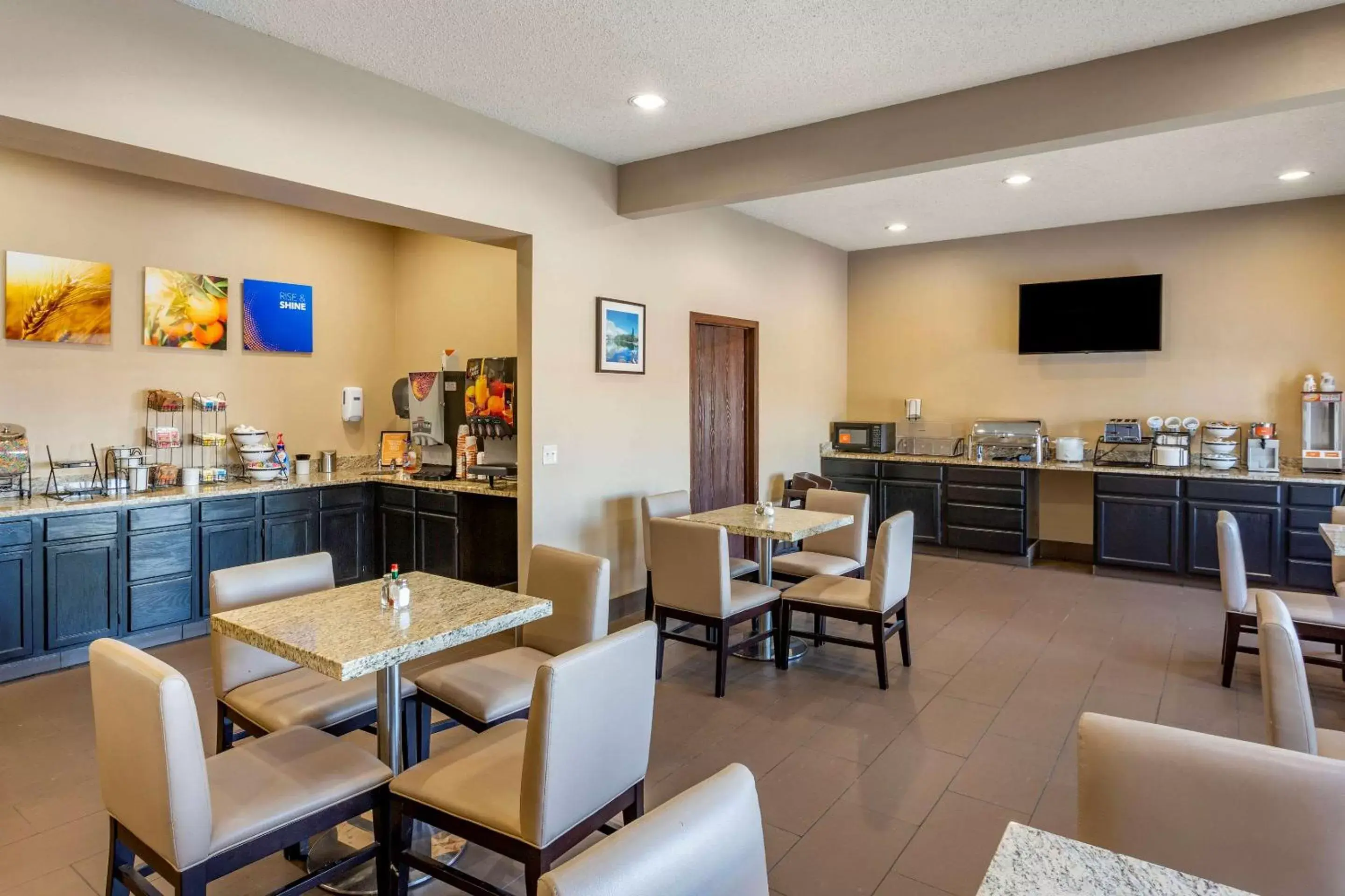 Restaurant/Places to Eat in Comfort Inn Evanston I-80