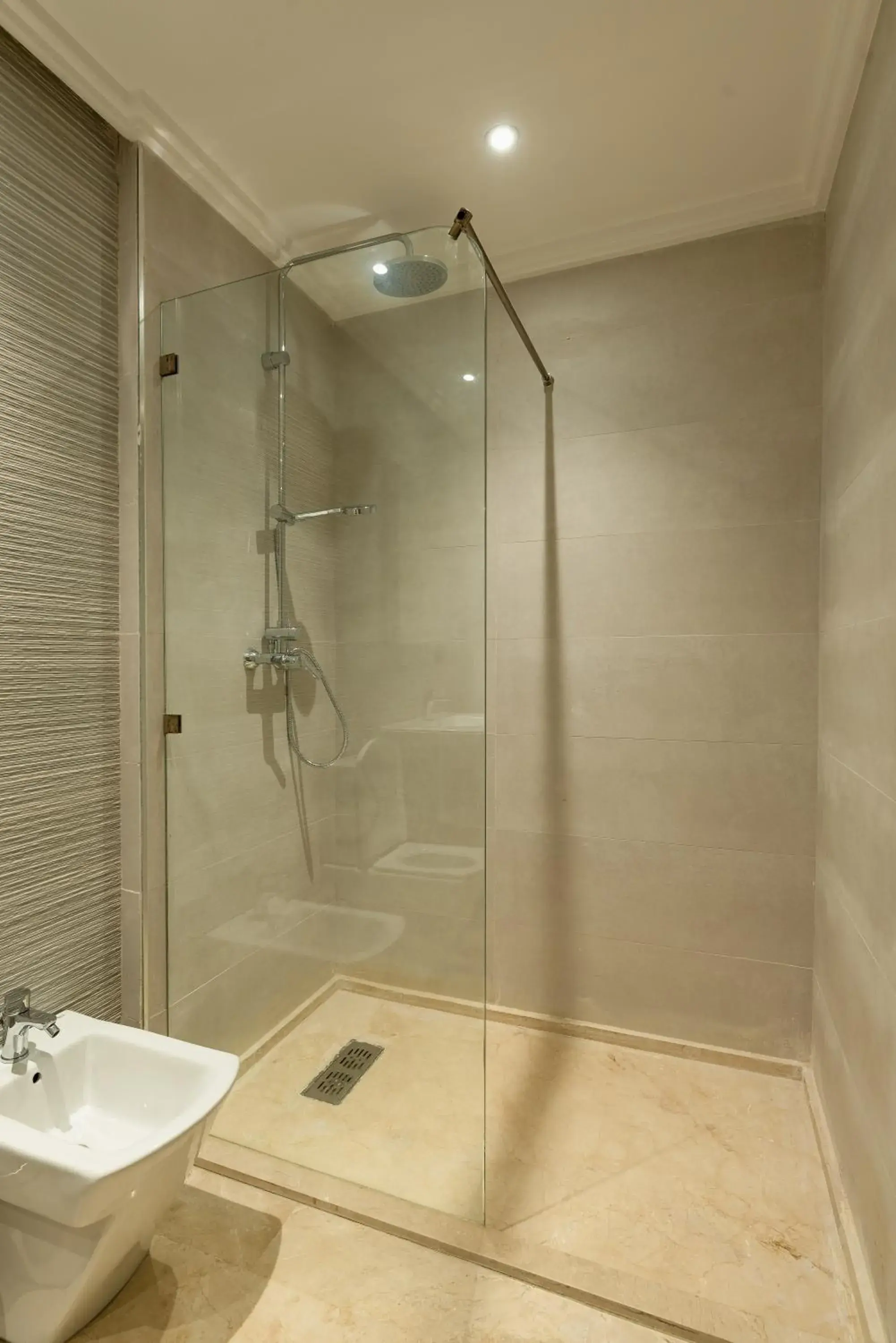 Bathroom in Avenue Suites & Appart Hotel Deluxe