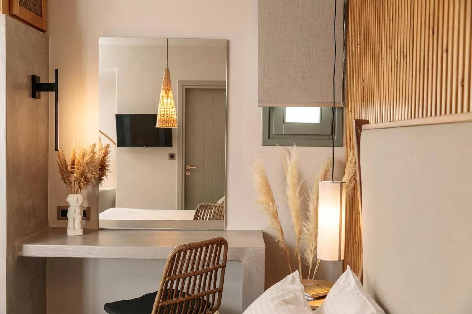 Seating area, TV/Entertainment Center in Makava Suites Naxos