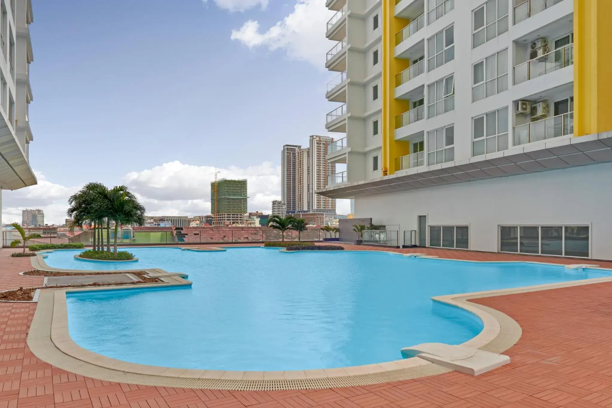 Property building, Swimming Pool in Olympia City Hotel by Dara