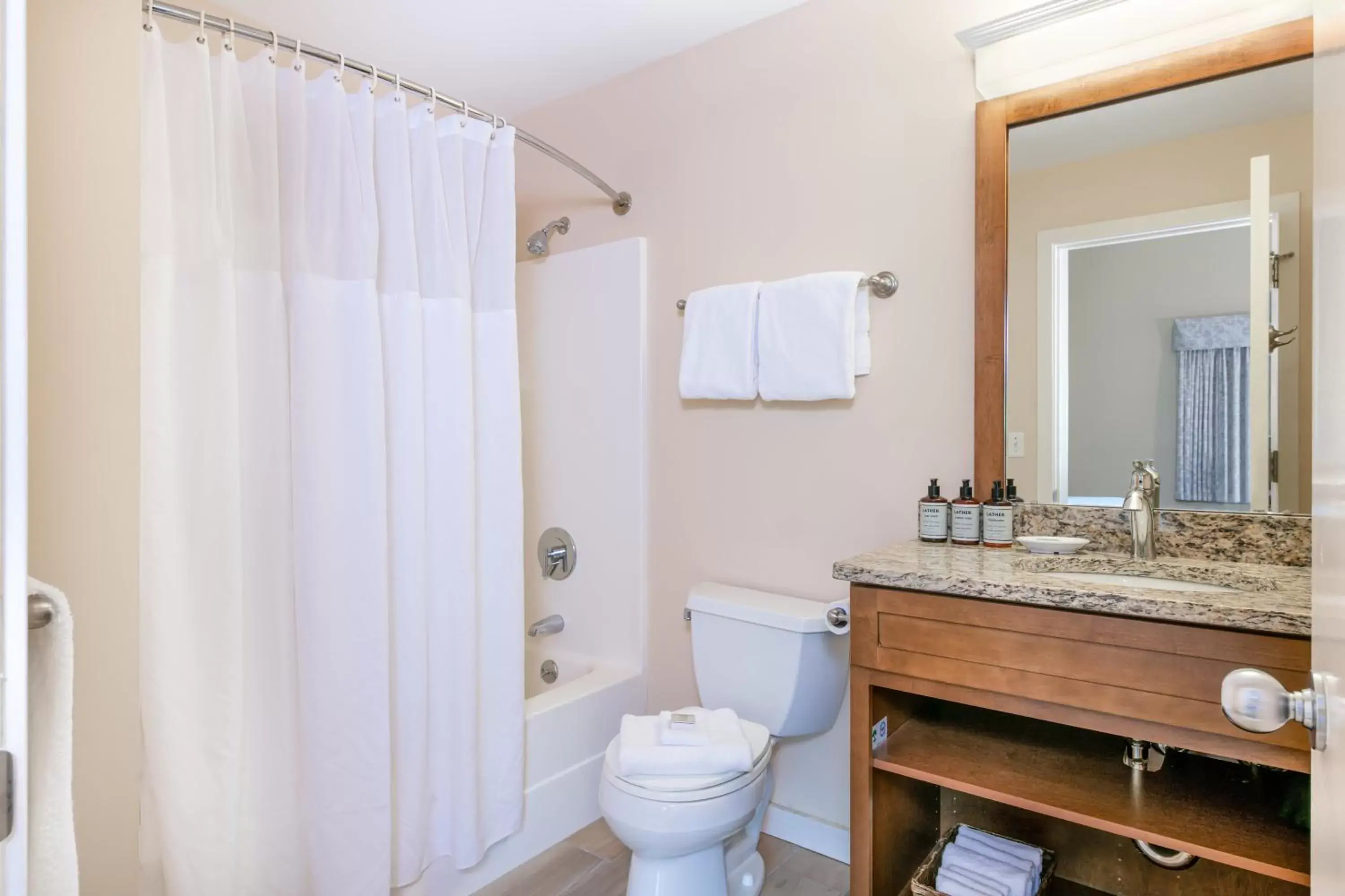 Photo of the whole room, Bathroom in Grand Summit Resort