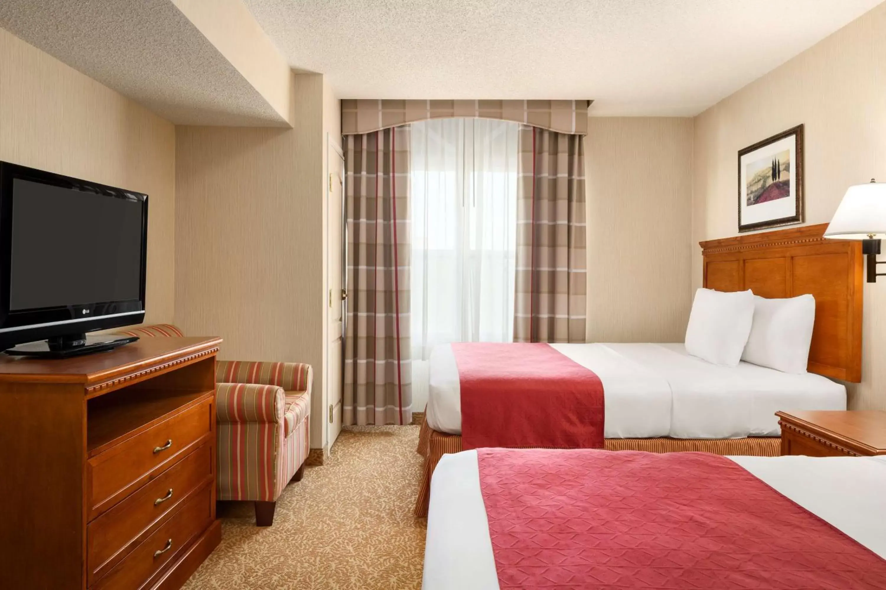 Photo of the whole room, Bed in Country Inn & Suites by Radisson, Toledo South, OH
