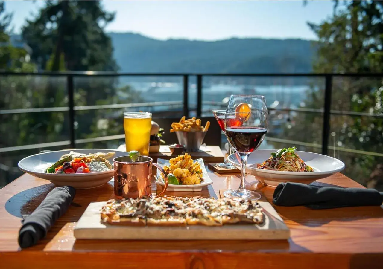 Restaurant/places to eat in Brentwood Bay Resort