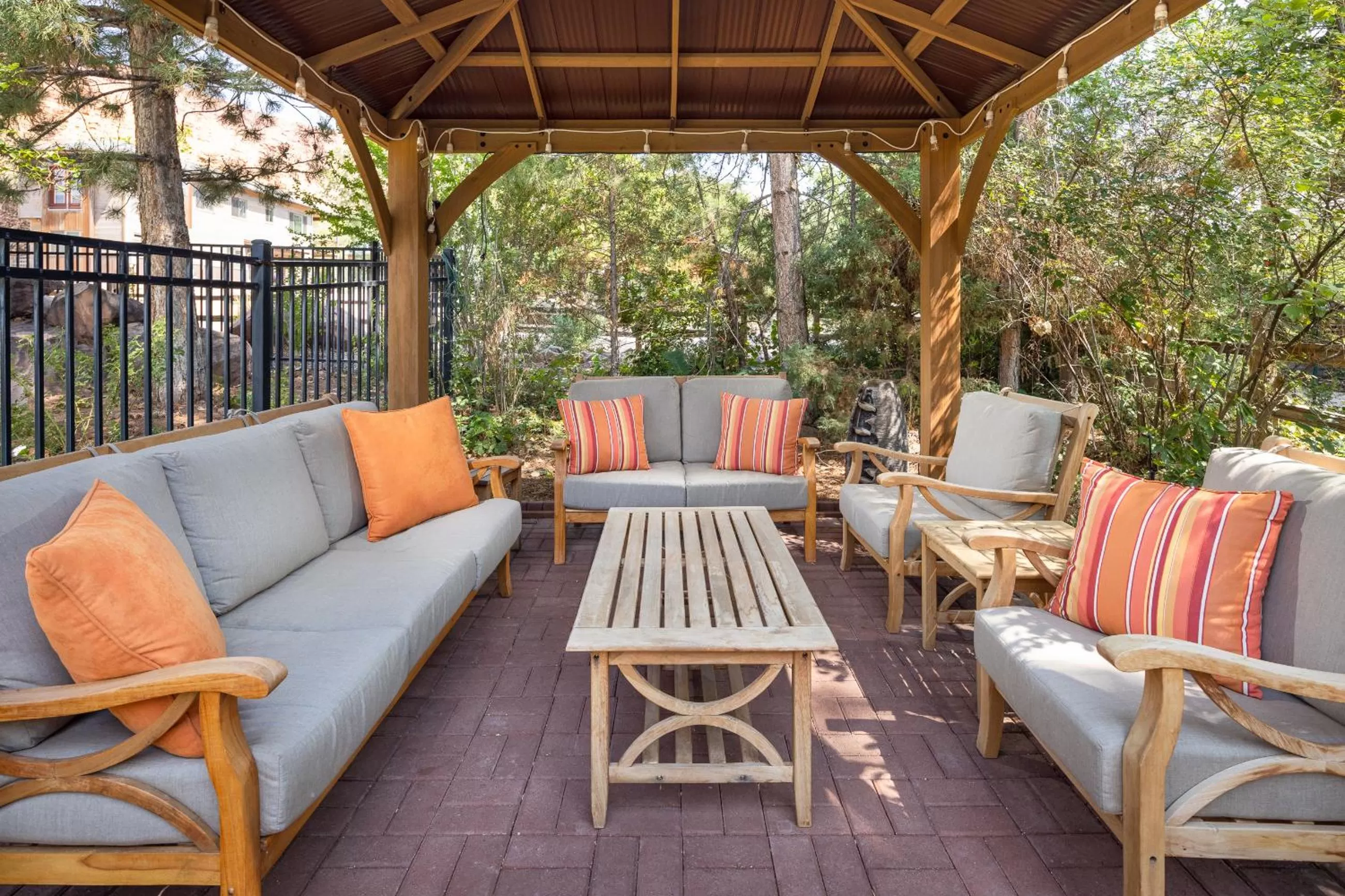 Dining area, Seating Area in Sunflower Hill Inn