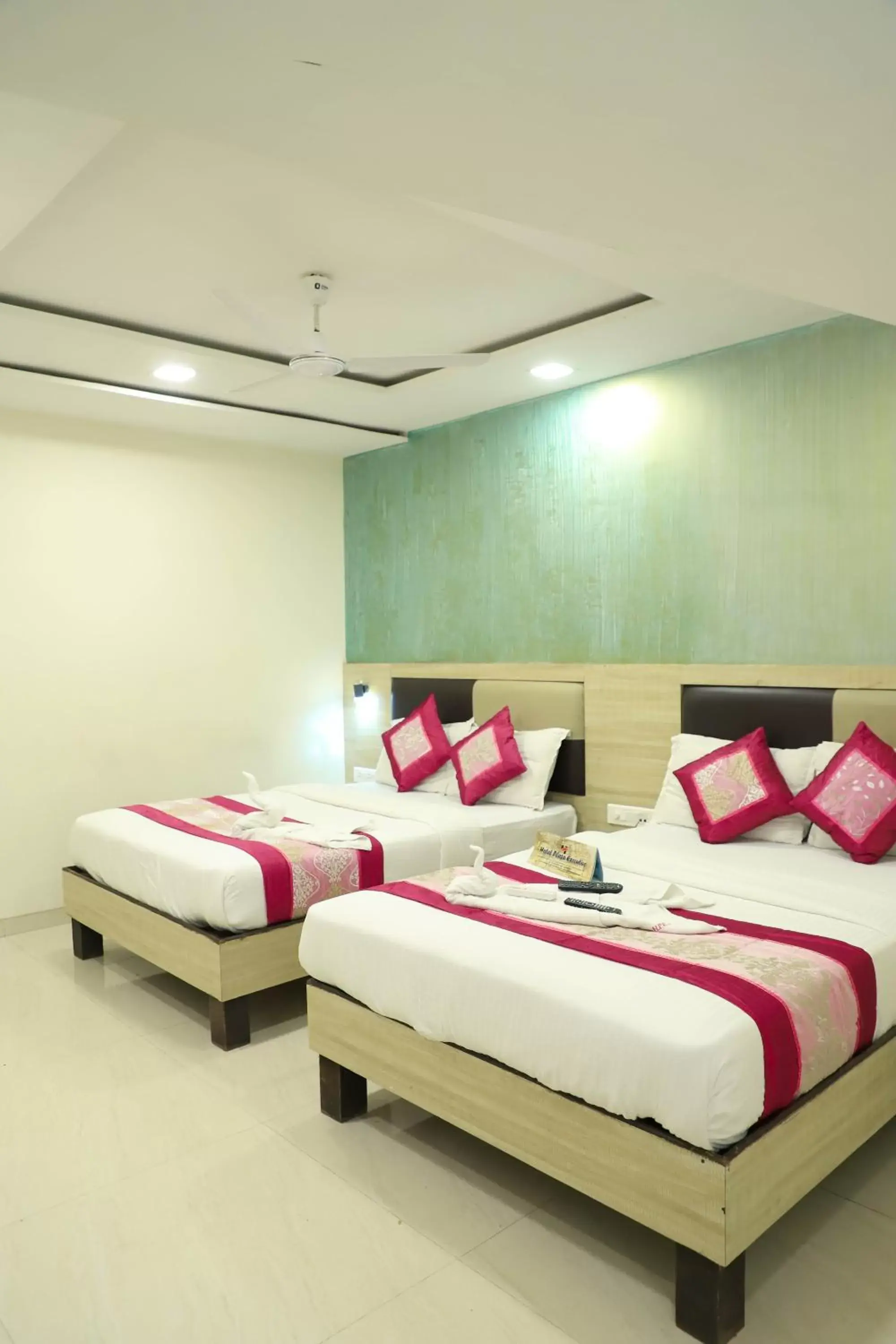 Deluxe Quadruple Room in Hotel Plaza Executive - near BKC Deluxe Quadruple Room in Hotel Plaza Executive - near BKC