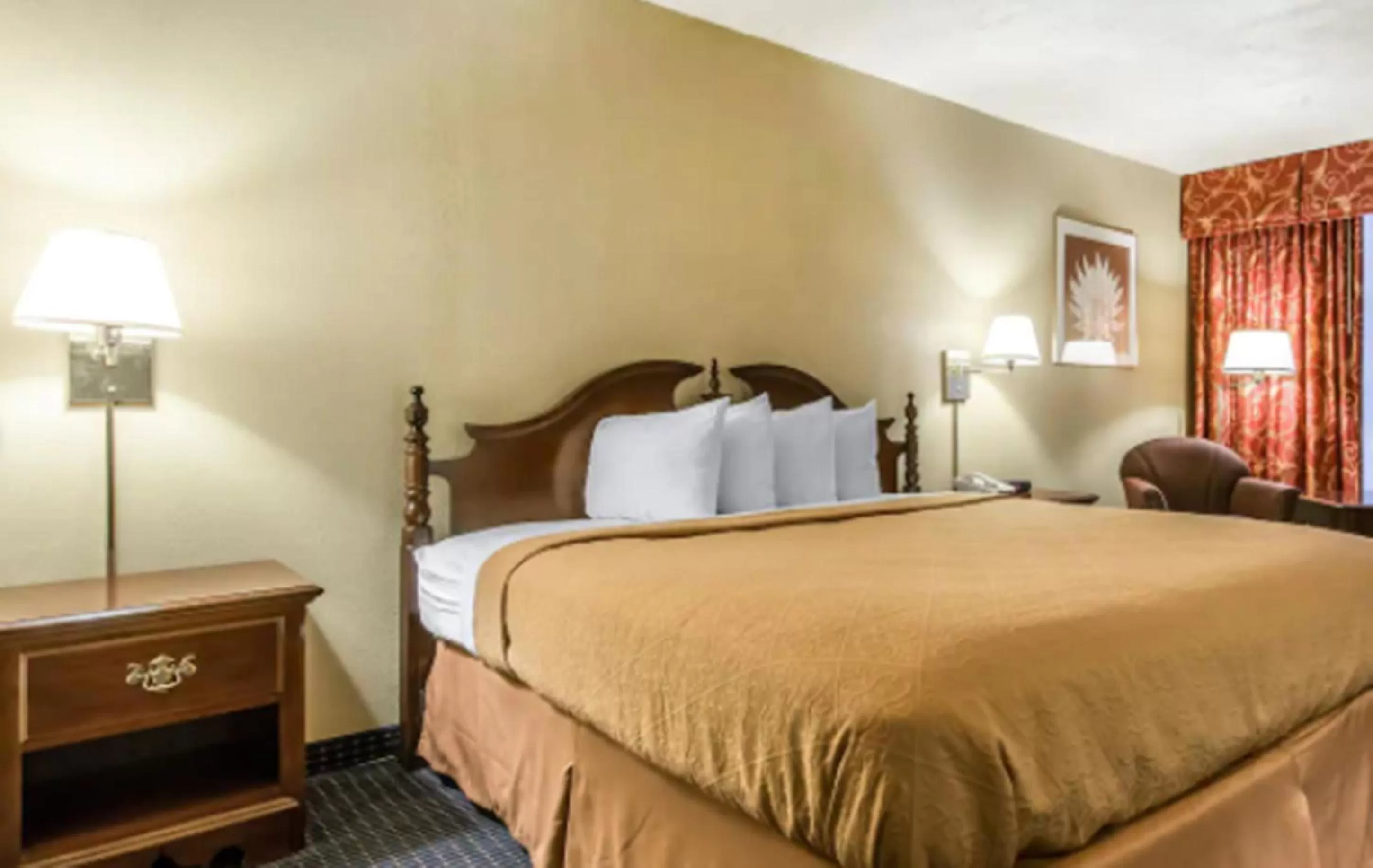 Bed in Quality Inn Somerset