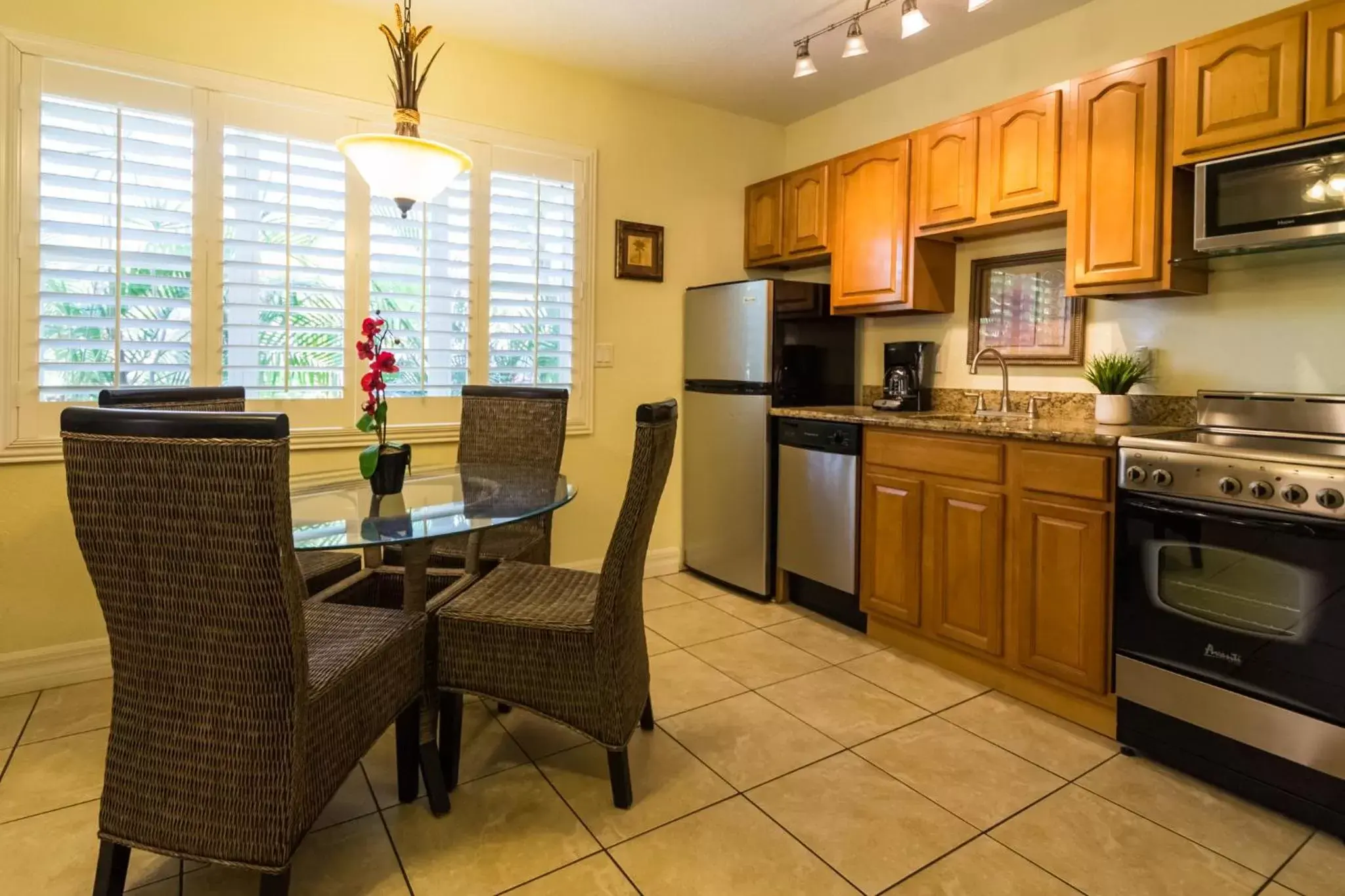 Kitchen or kitchenette, Kitchen/Kitchenette in Tropical Beach Resorts - Sarasota