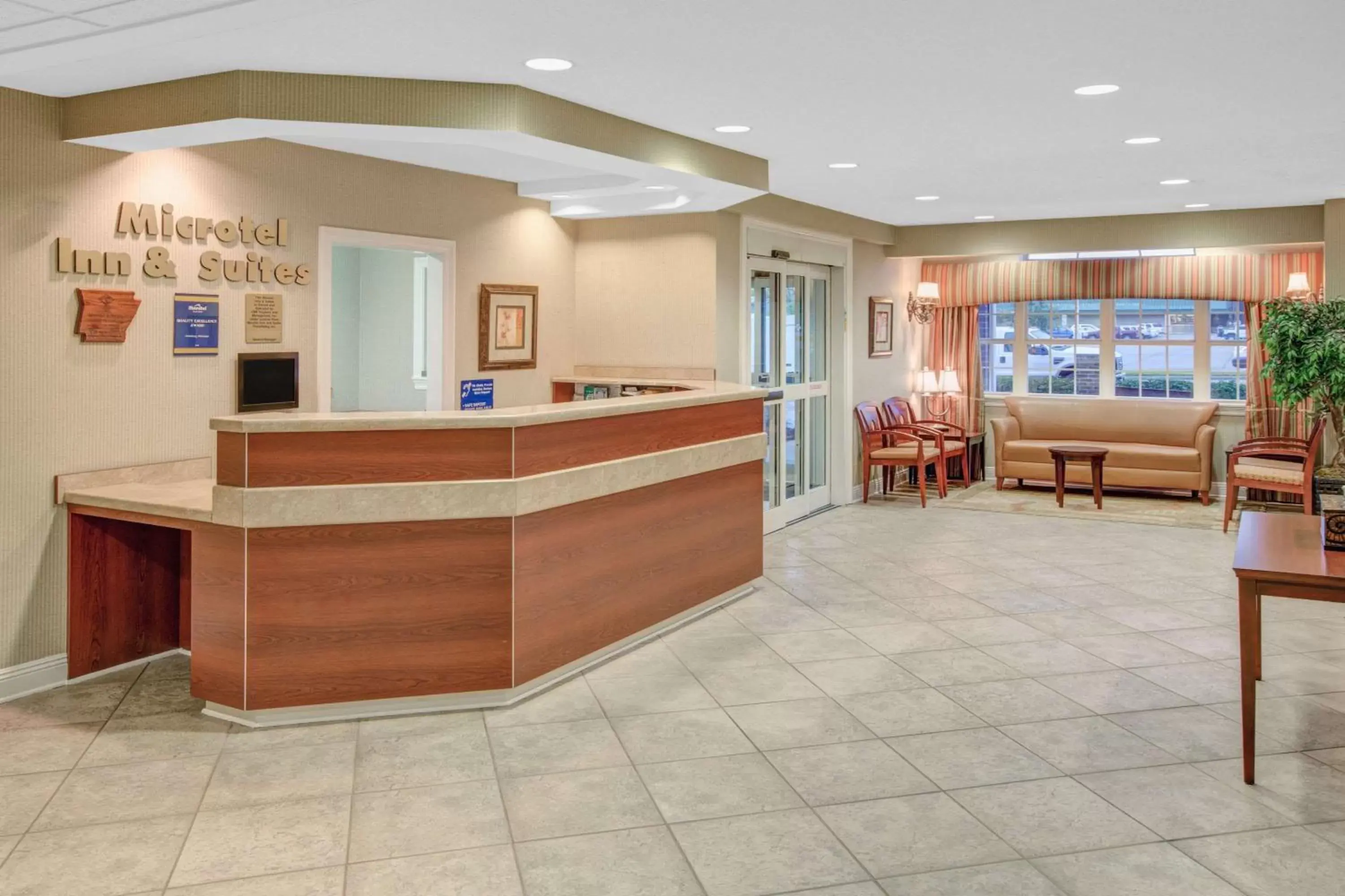 Lobby or reception in Microtel Inn & Suites by Wyndham Hattiesburg Lobby or reception in Microtel Inn & Suites by Wyndham Hattiesburg