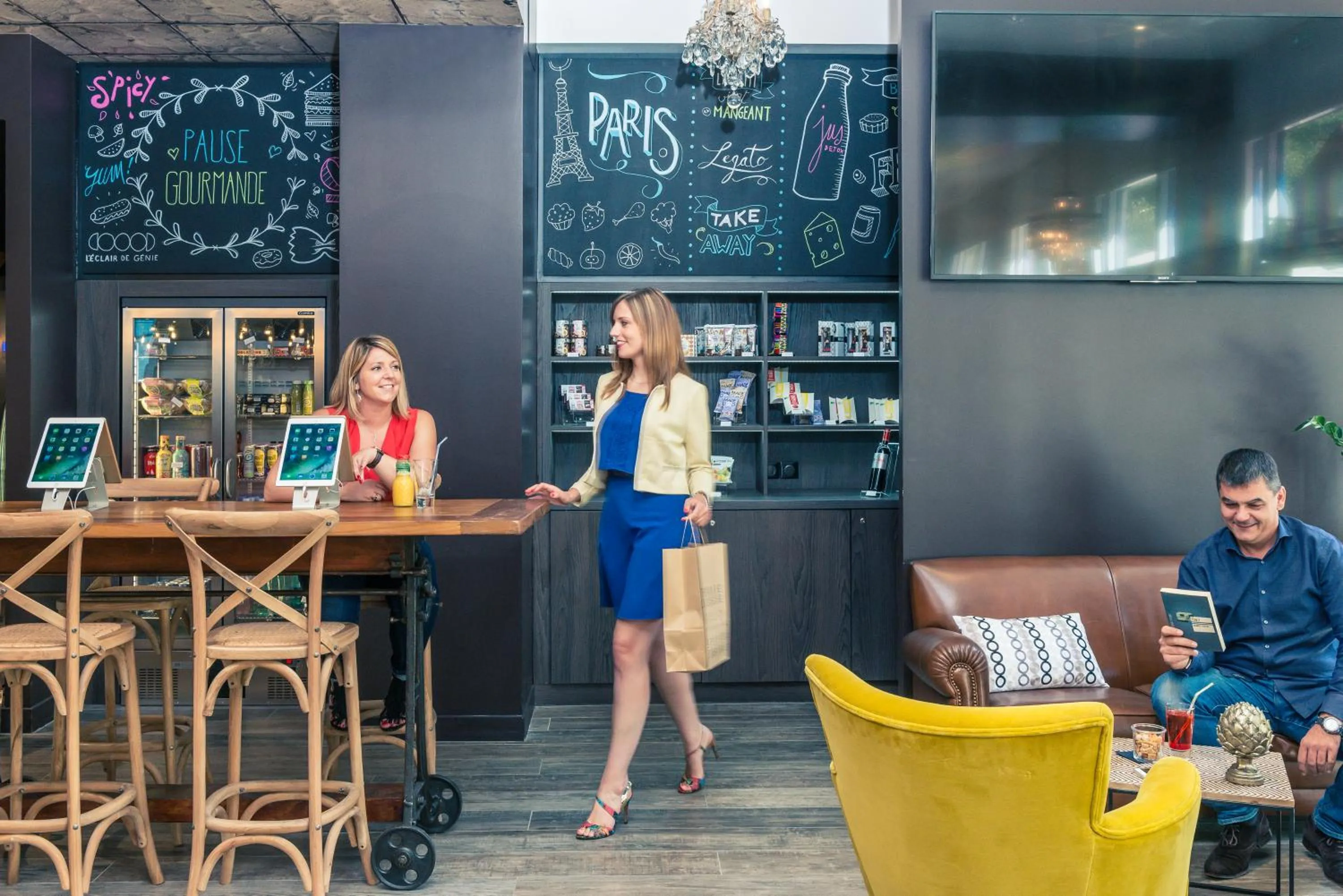 Communal lounge/ TV room in Mercure Paris Porte de Pantin