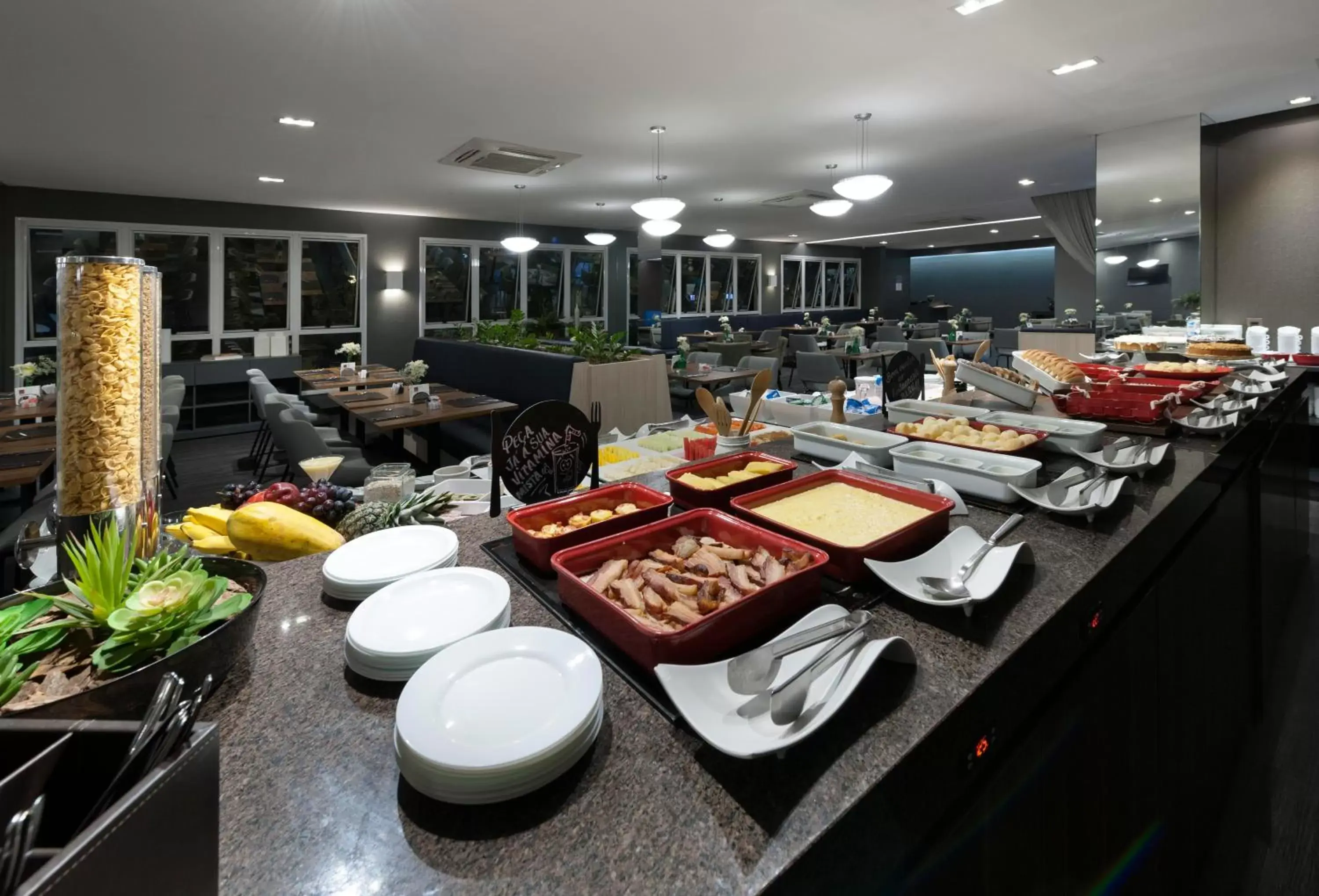 Breakfast, Restaurant/Places to Eat in Comfort Suites Flamboyant Goiânia