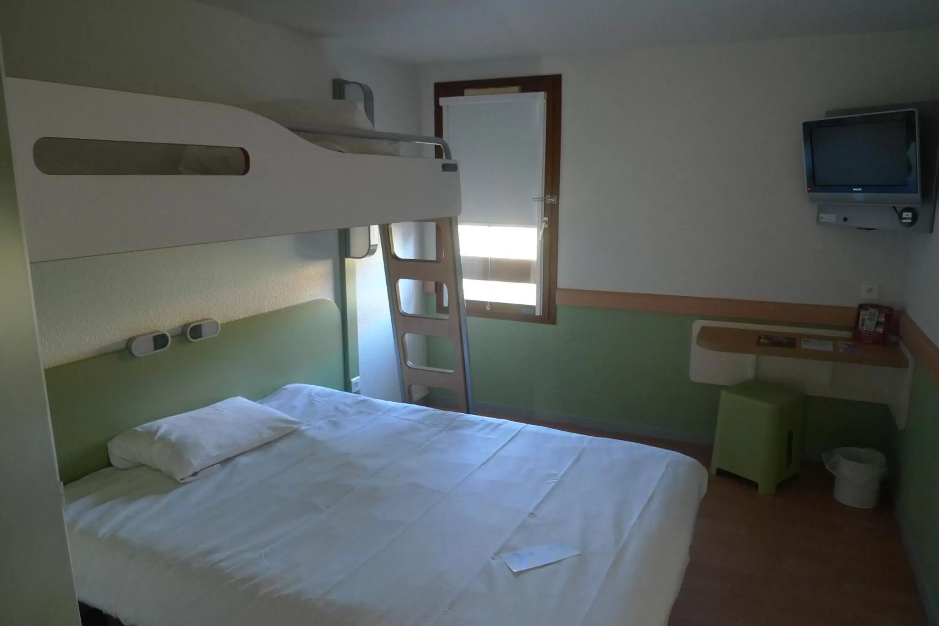 Bed, Bunk Bed in ibis budget Narbonne Sud A9/A61