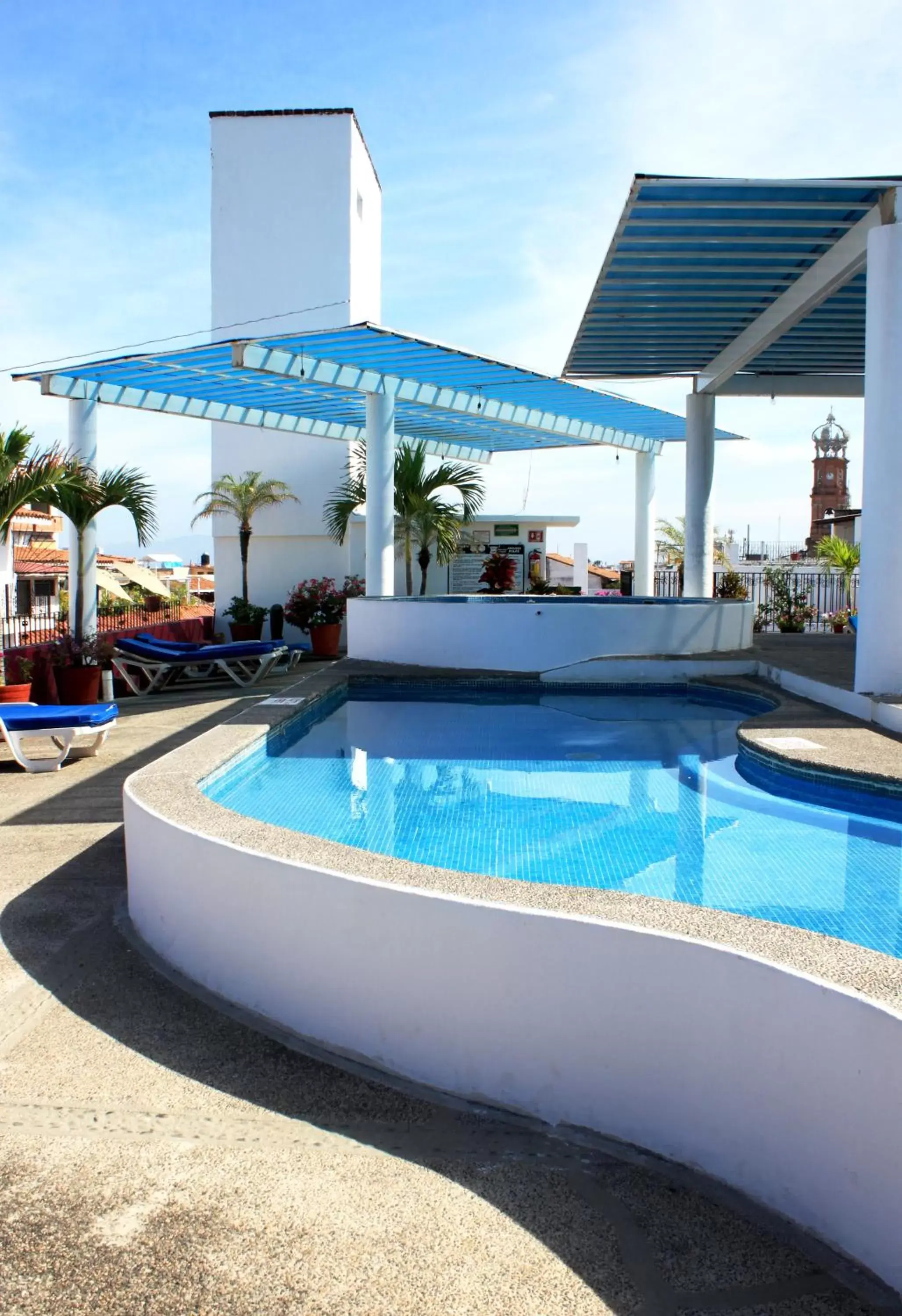 Day, Swimming Pool in Suites Plaza del Rio - Family Hotel Malecón Centro