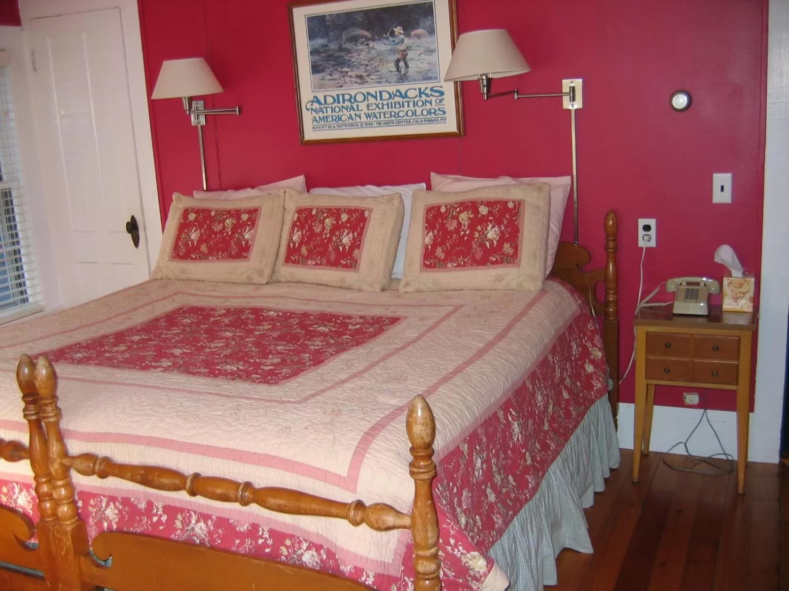 Bed in Trails End Inn