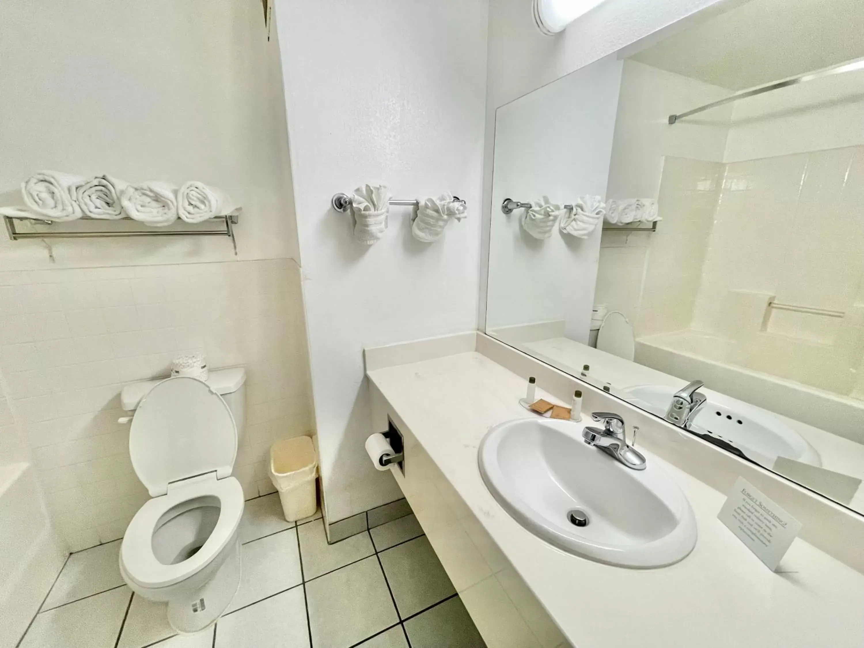 Bathroom in FairBridge Inn & Suites Cleburne